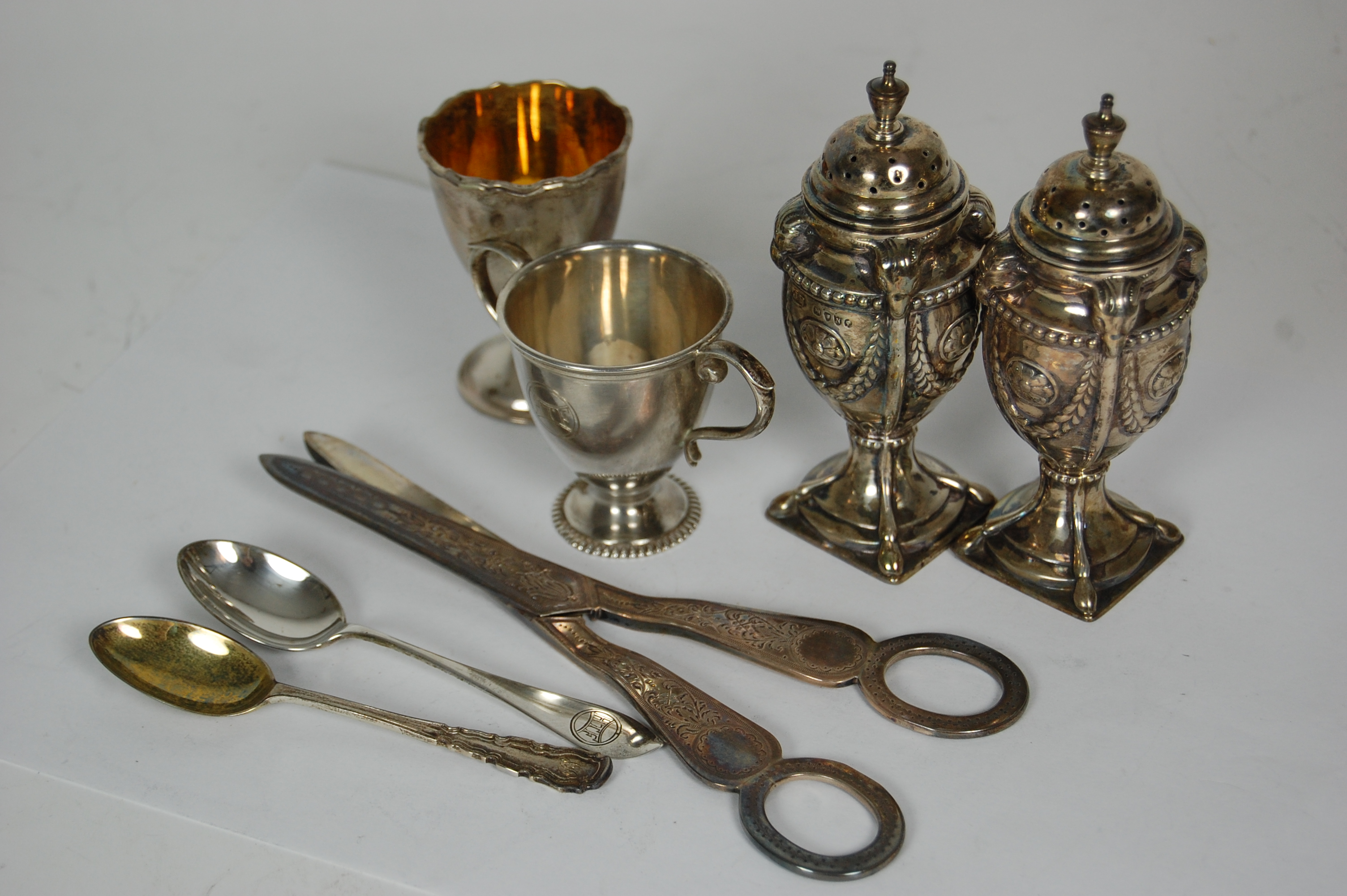 A cased pair of pepperettes