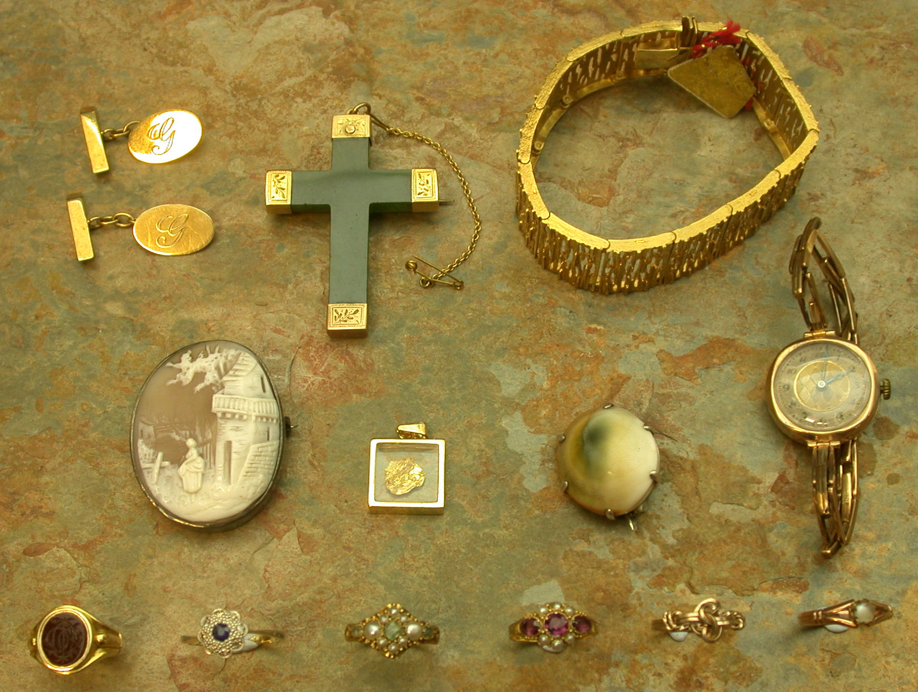 A Victorian garnet and seed pearl ring,