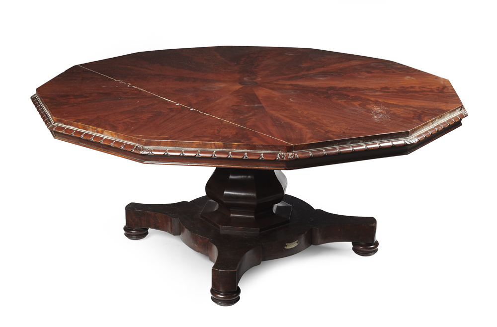 LARGE VICTORIAN MAHOGANY DINING TABLE