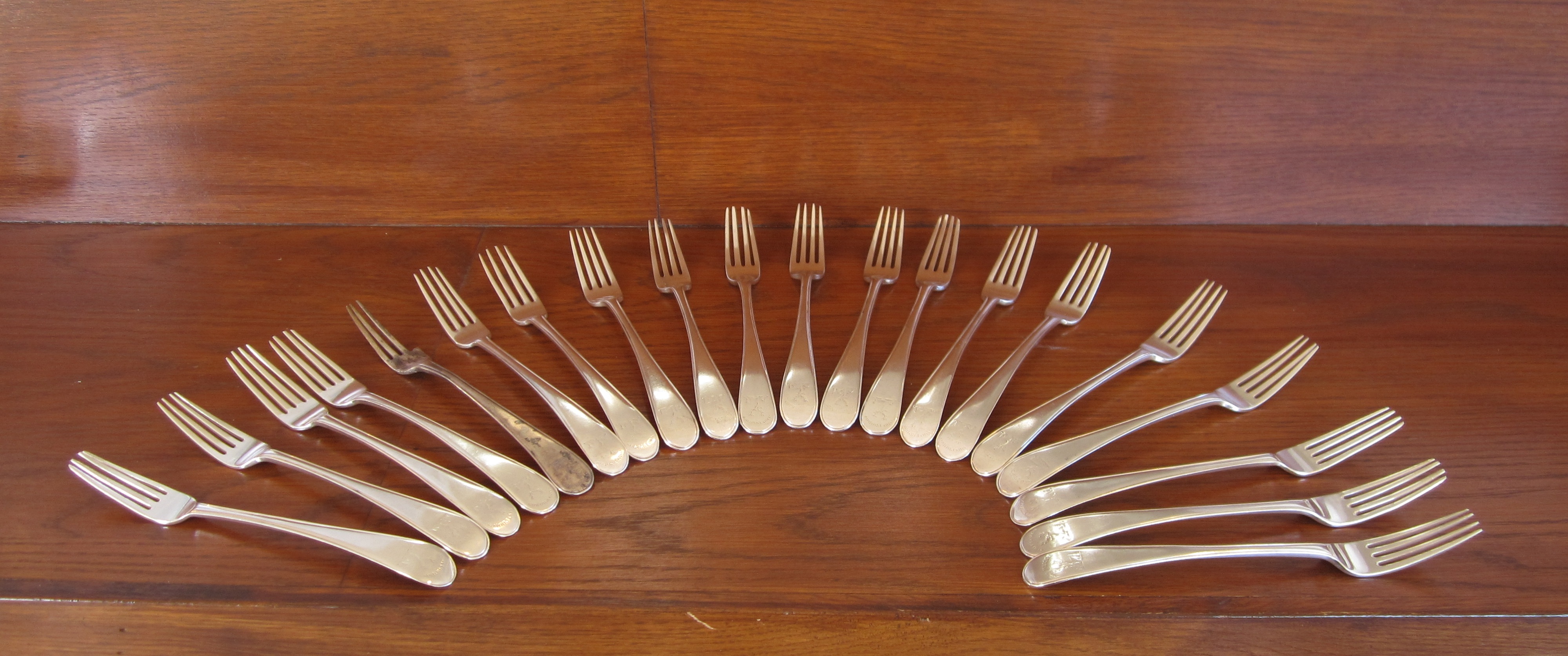 MATCHED VICTORIAN PART CANTEEN