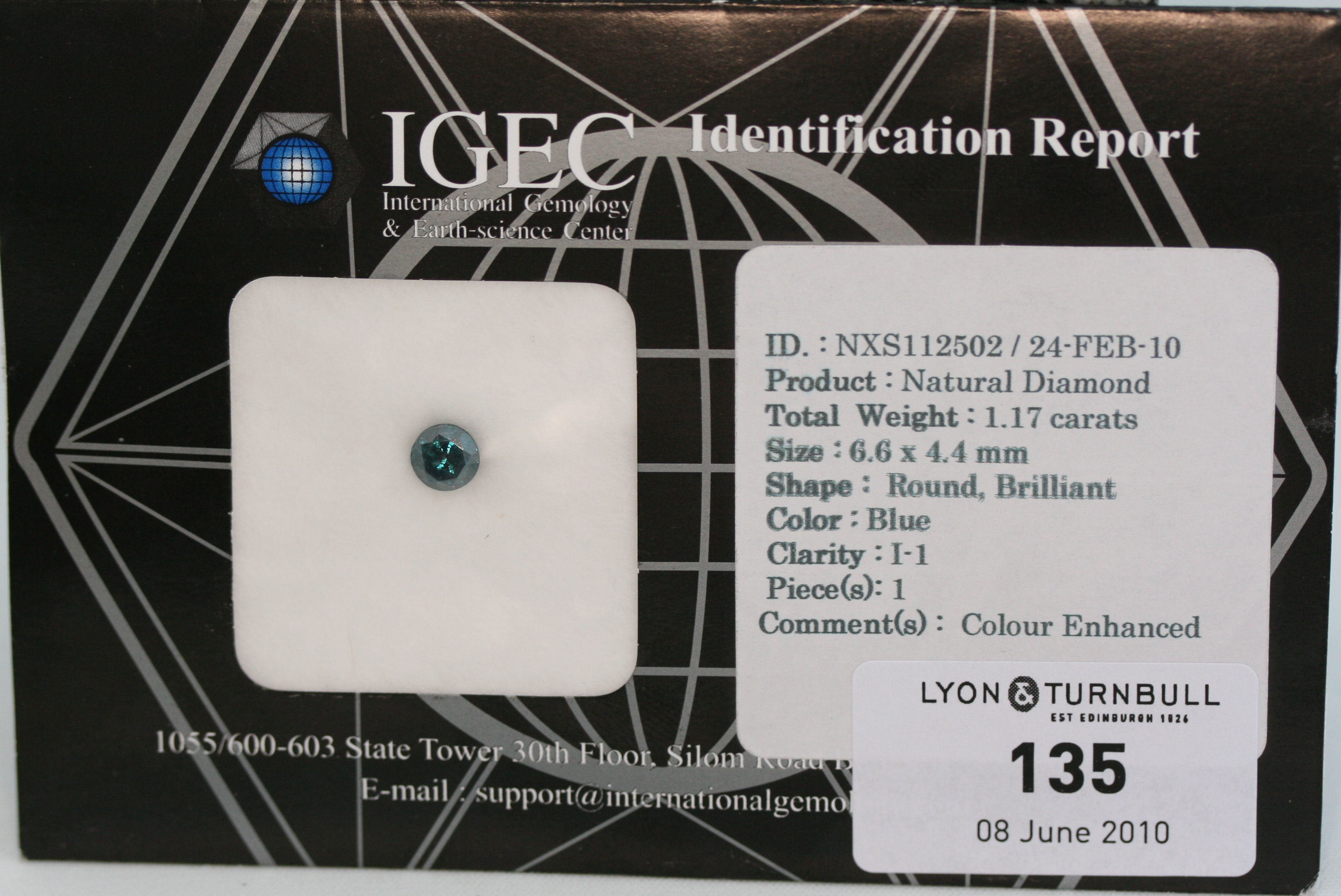 An unmounted round brilliant cut diamond