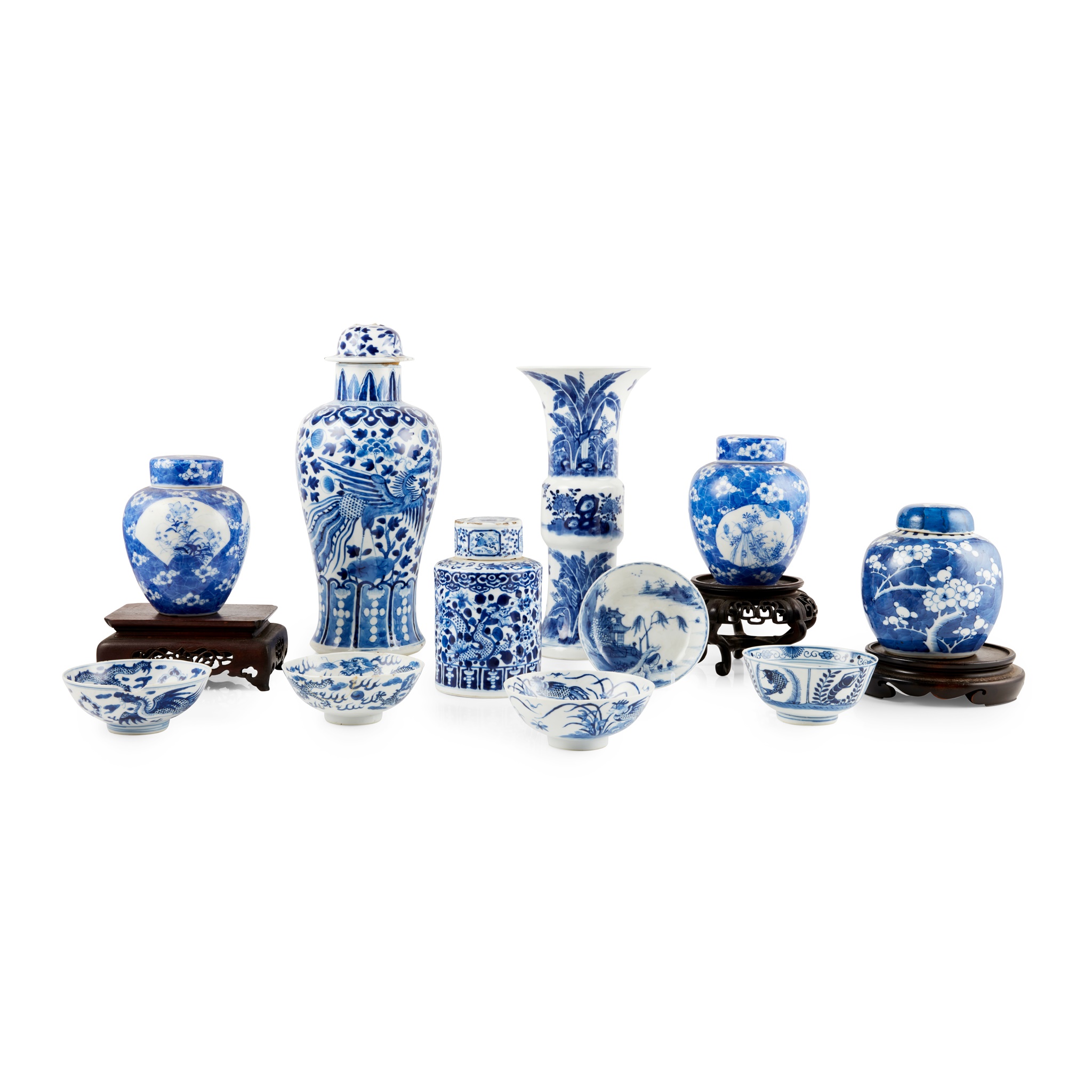 GROUP OF ELEVEN BLUE AND WHITE WARES