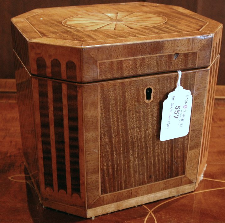 A Regency acajou tea caddy,