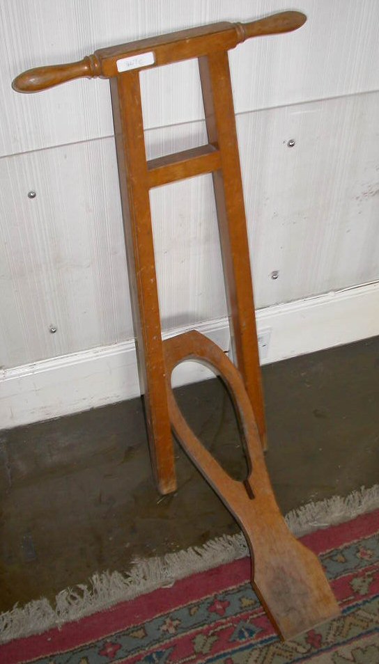 A beech boot jack