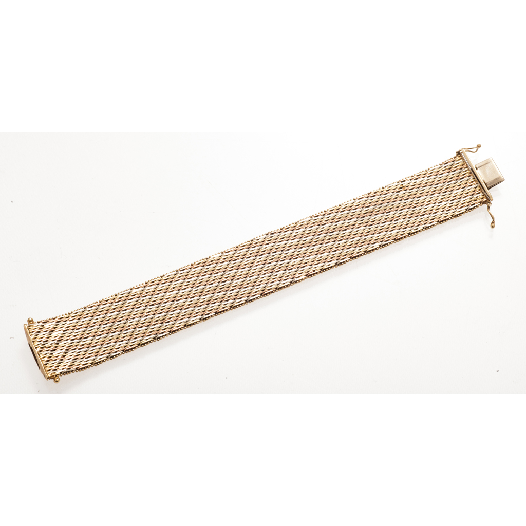 A modern woven link bracelet