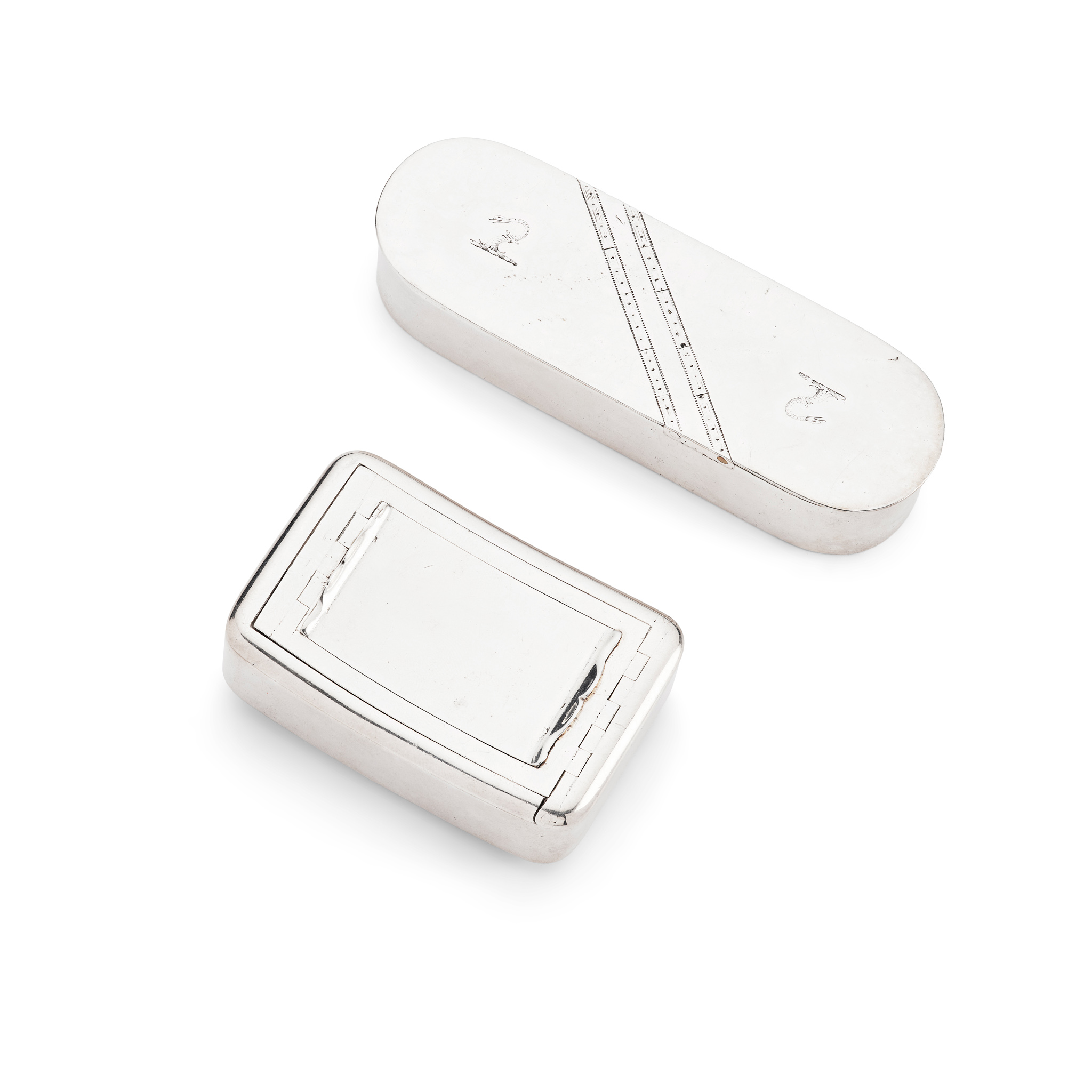 A GEORGE III DOUBLE COMPARTMENT SNUFF BOX