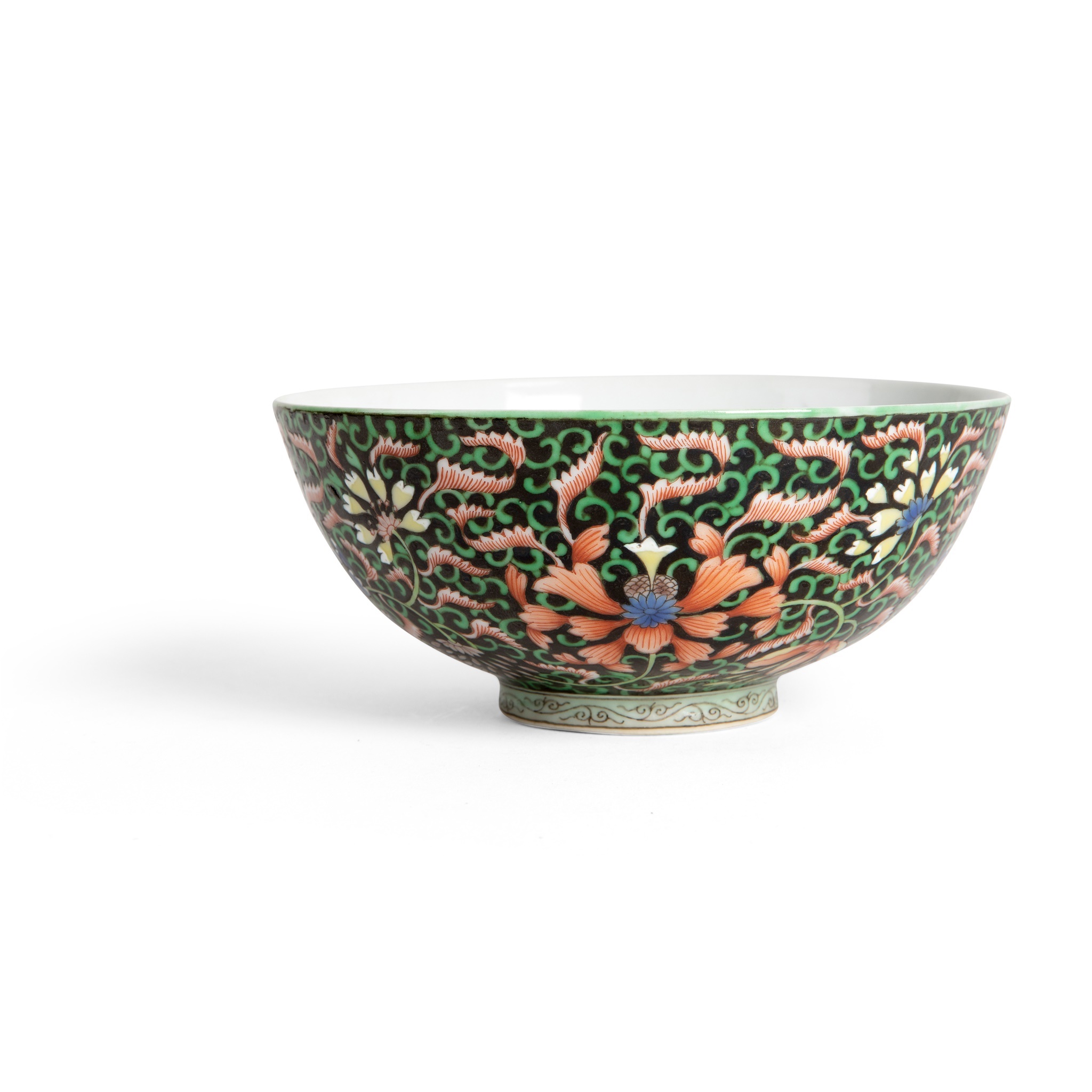BLACK-GROUND FAMILLE ROSE 'FLOWER' BOWL