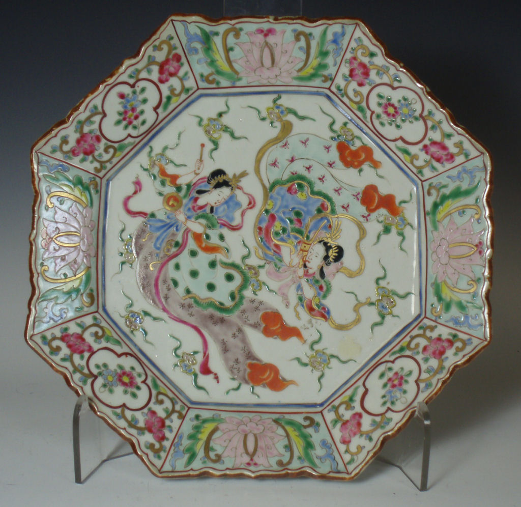 A 19th century Chinese famille rose plate