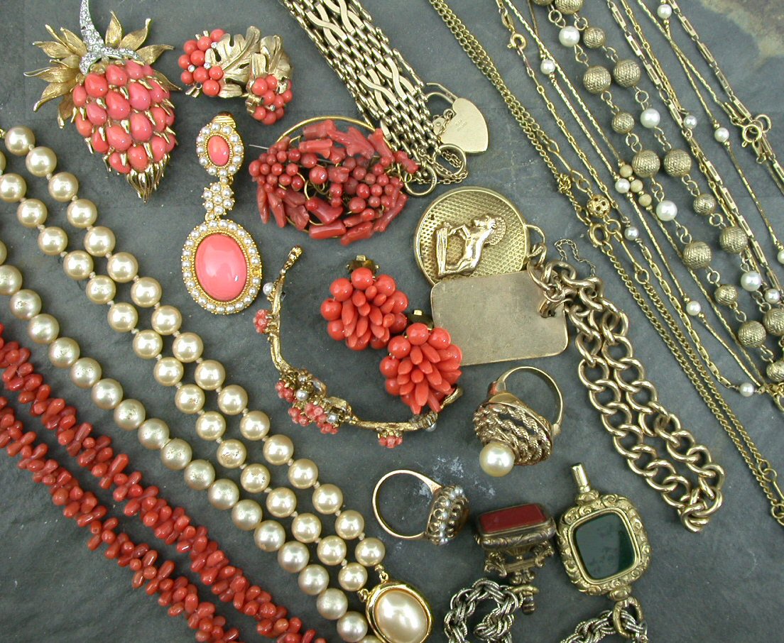 Collection of gold jewellery and costume jewellery,