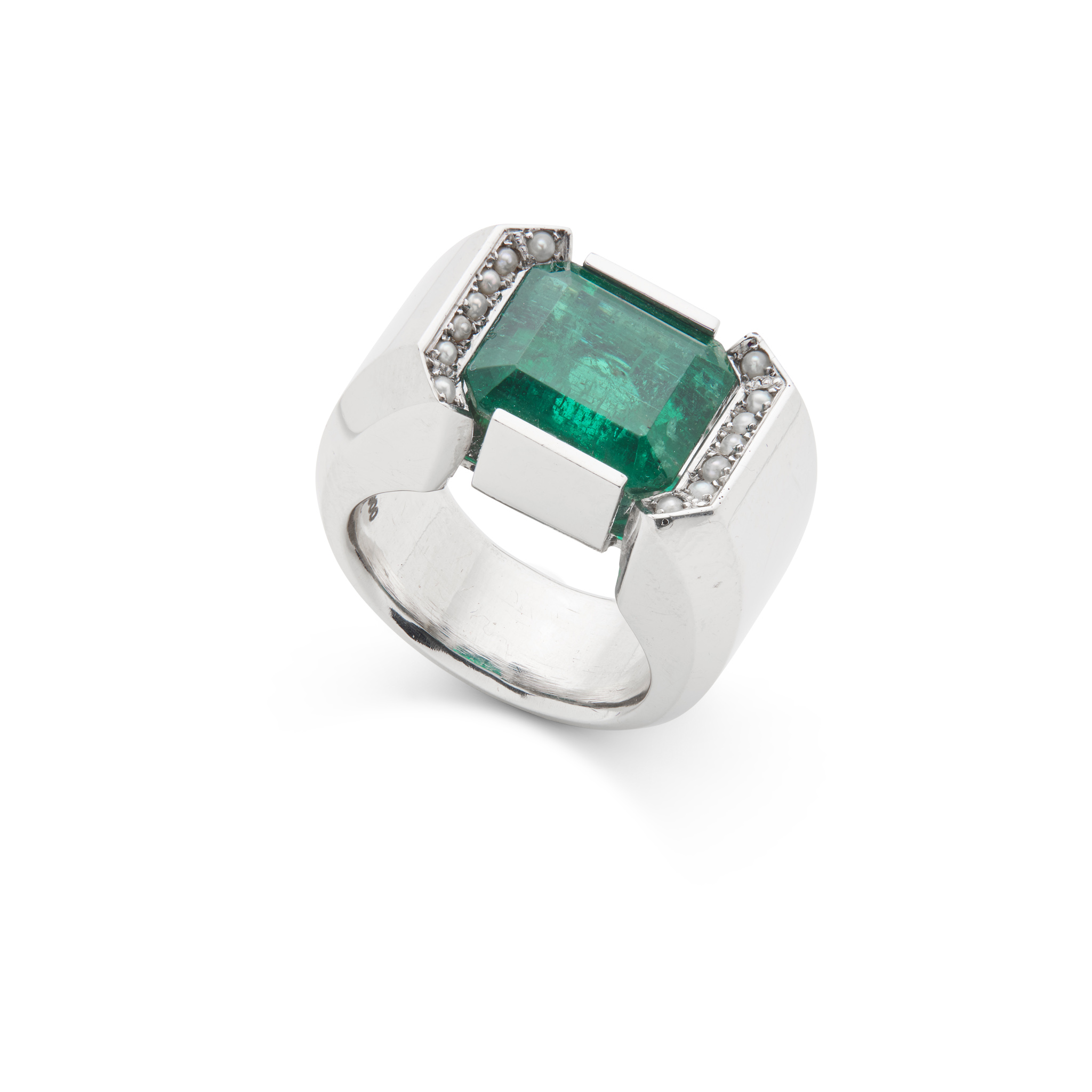An emerald and seed pearl ring