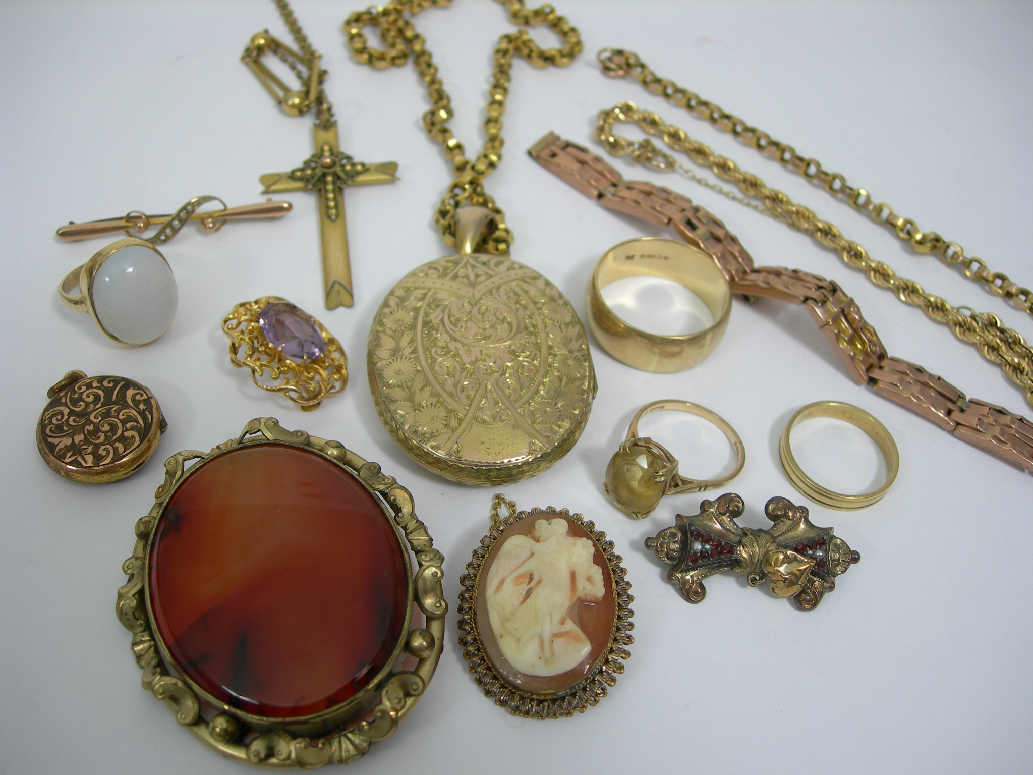 A 9ct gold mounted citrine set ring,