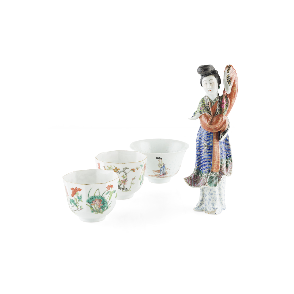 PAIR OF FAMILLE ROSE OCTAGONAL TEA CUPS