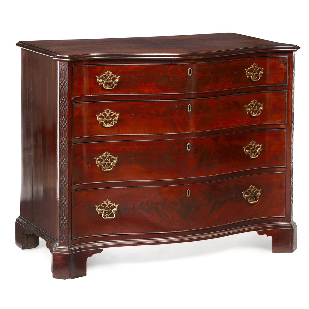 FINE GEORGE III MAHOGANY SERPENTINE CHEST OF DRAWERS