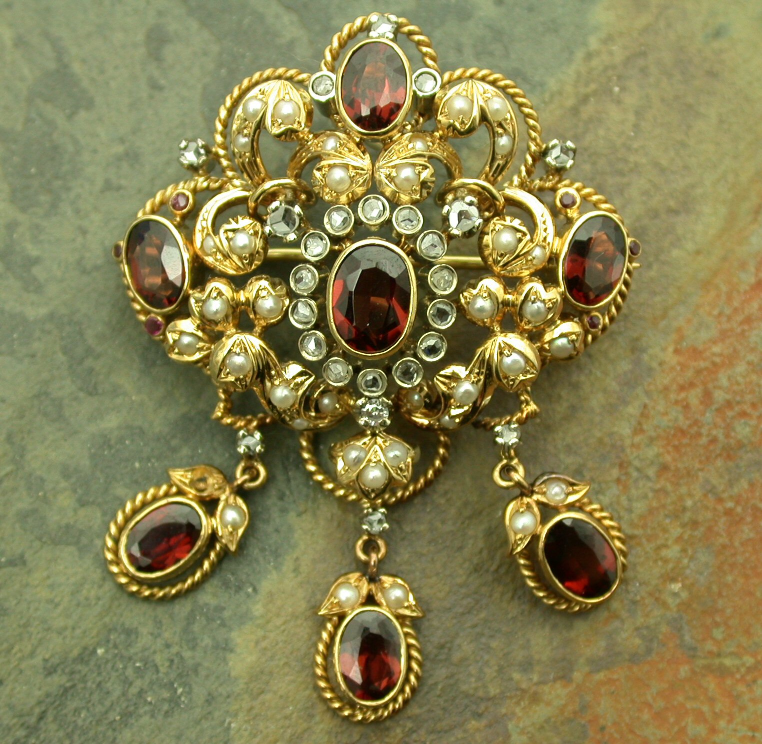 A Renaissance style brooch/pendant,