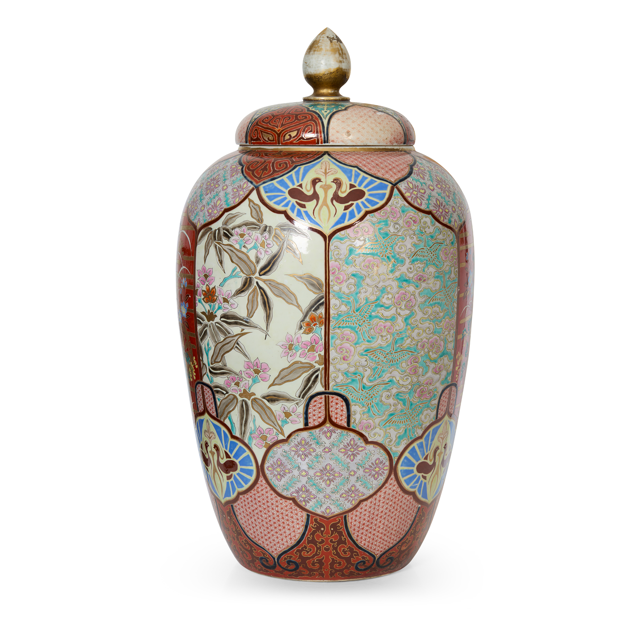 LARGE JAPANESE IMARI JAR WITH COVER