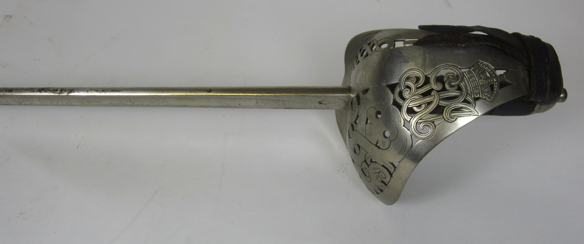 GROUP OF EDGED WEAPONS