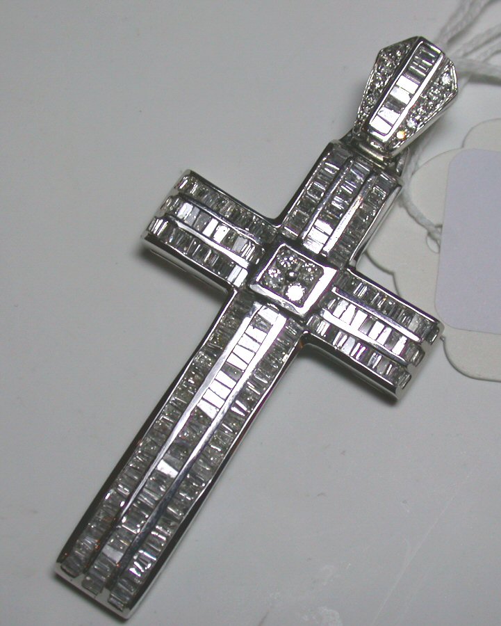 A diamond set cross pendant,
