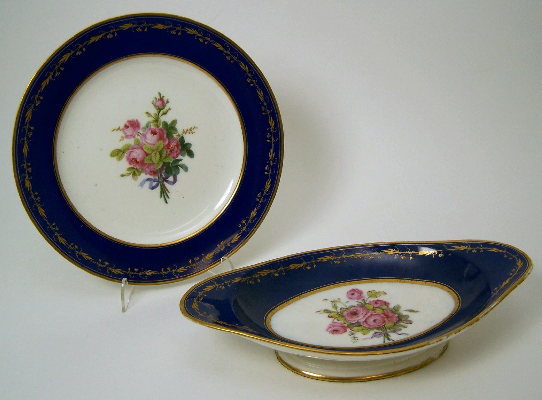 SÈVRES OVAL COMPORT FROM THE DUKE OF CAMBRIDGE SERVICE