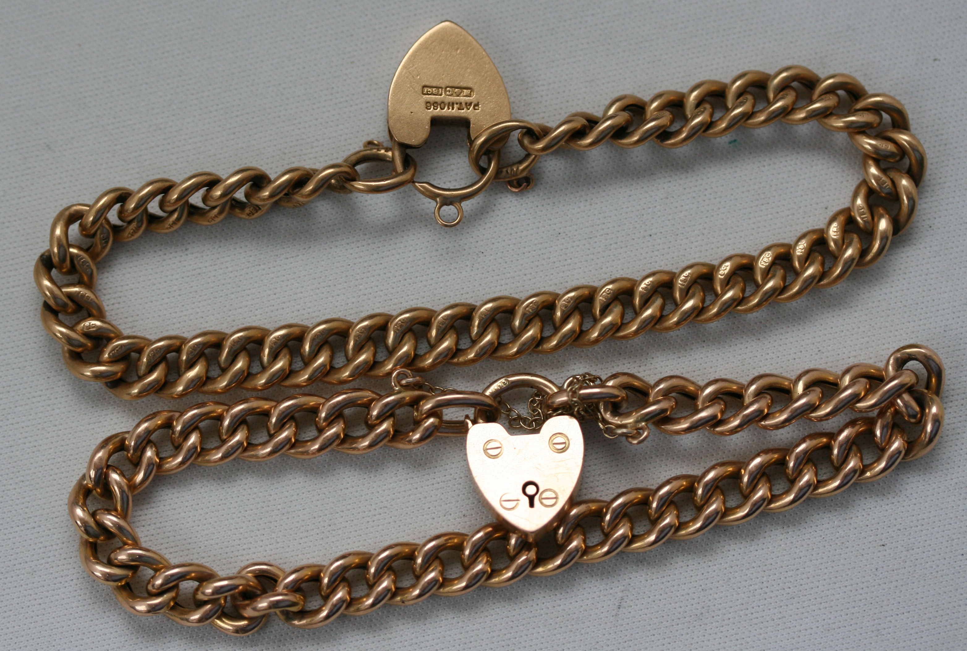An 18ct gold curb link bracelet