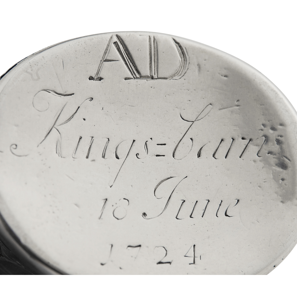 AN EARLY EIGHTEENTH CENTURY SNUFF MULL