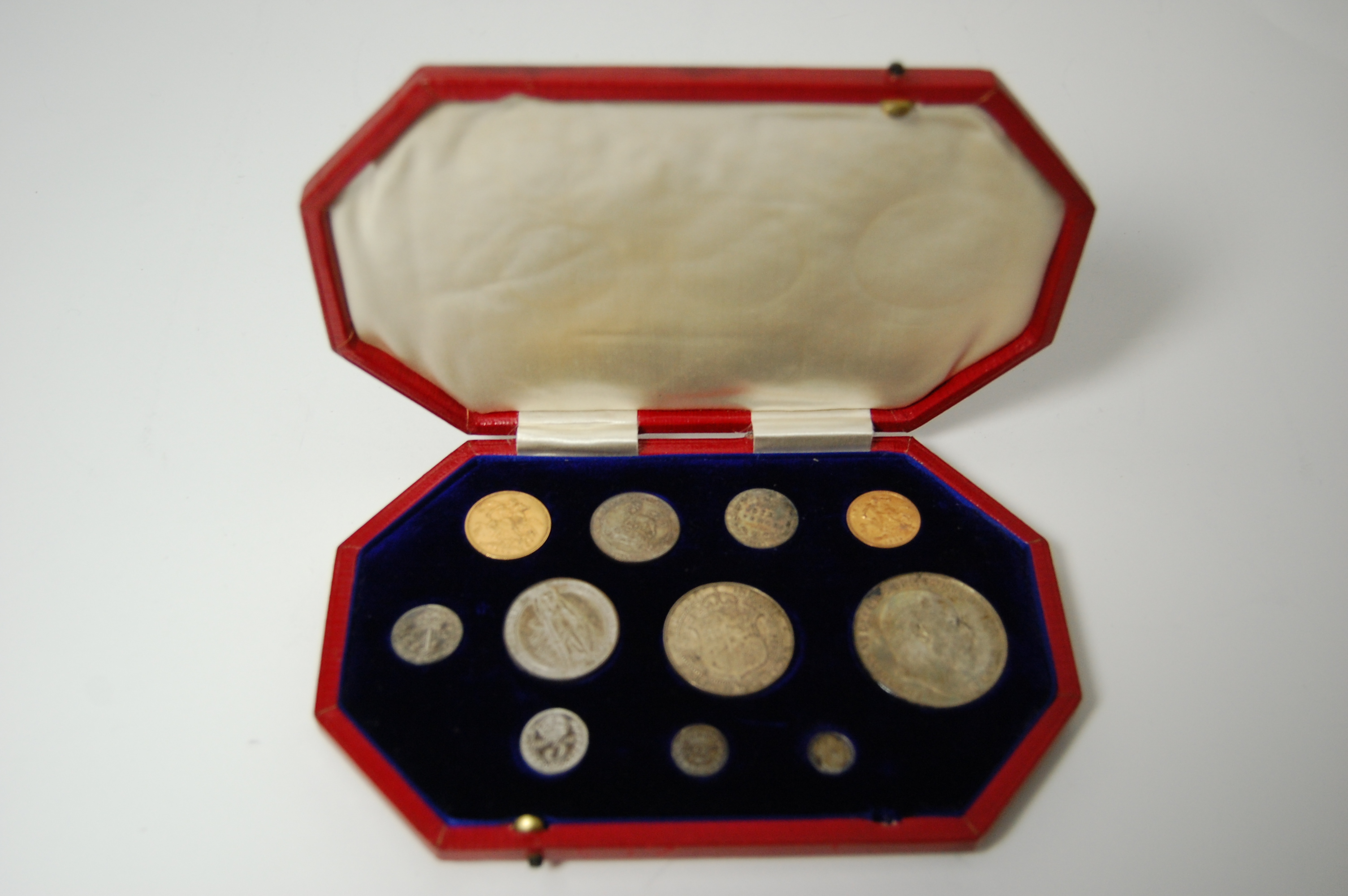 A composite 1902 coin set