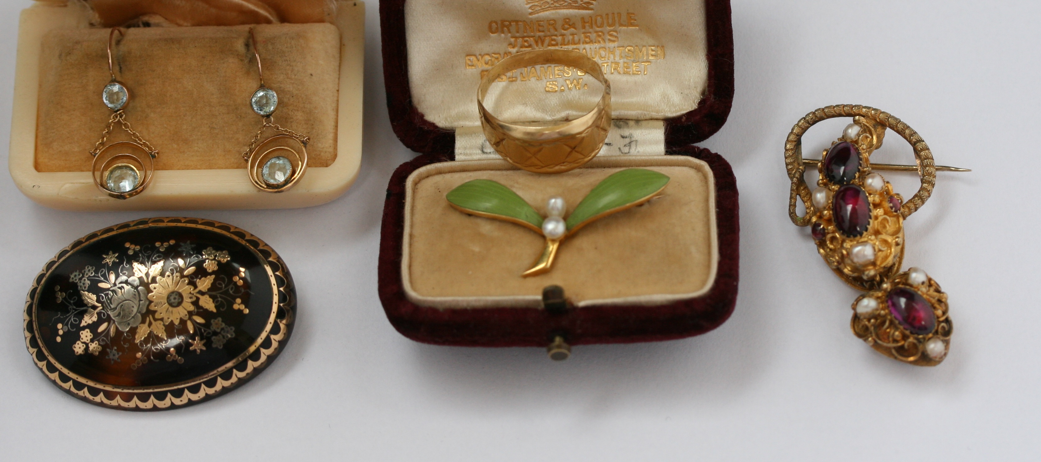 A Victorian tortoiseshell inlaid brooch