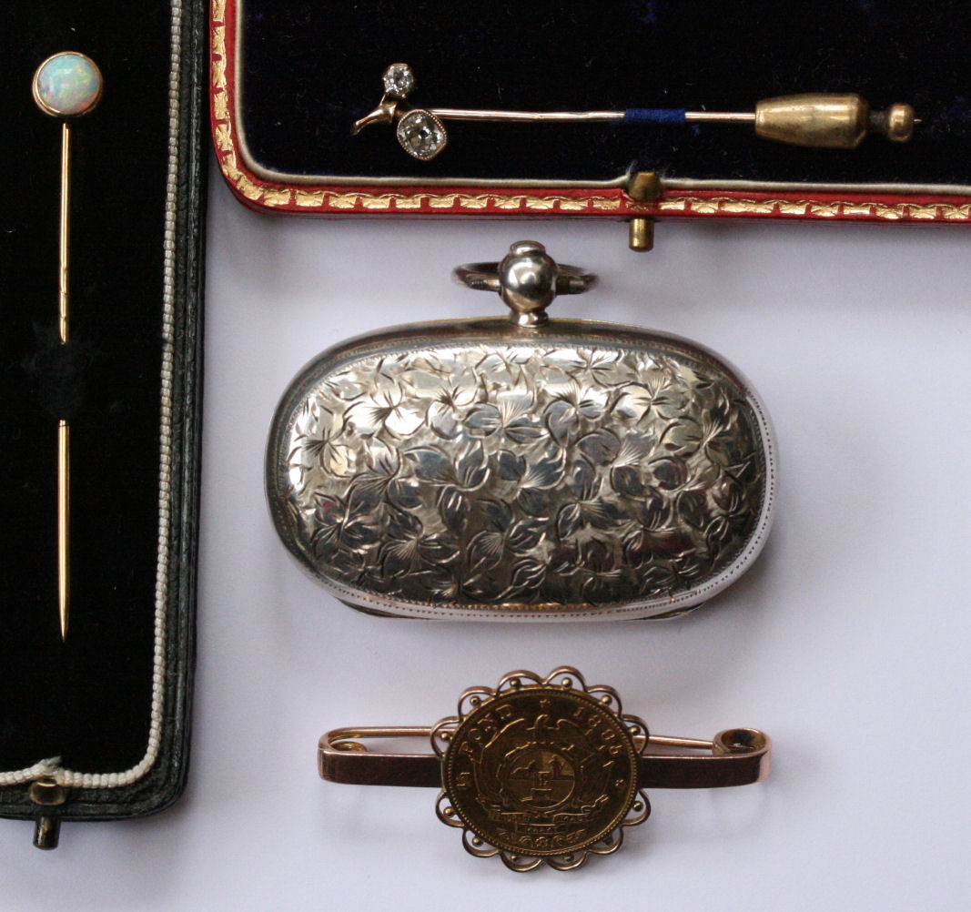 A collection of gentleman's jewellery