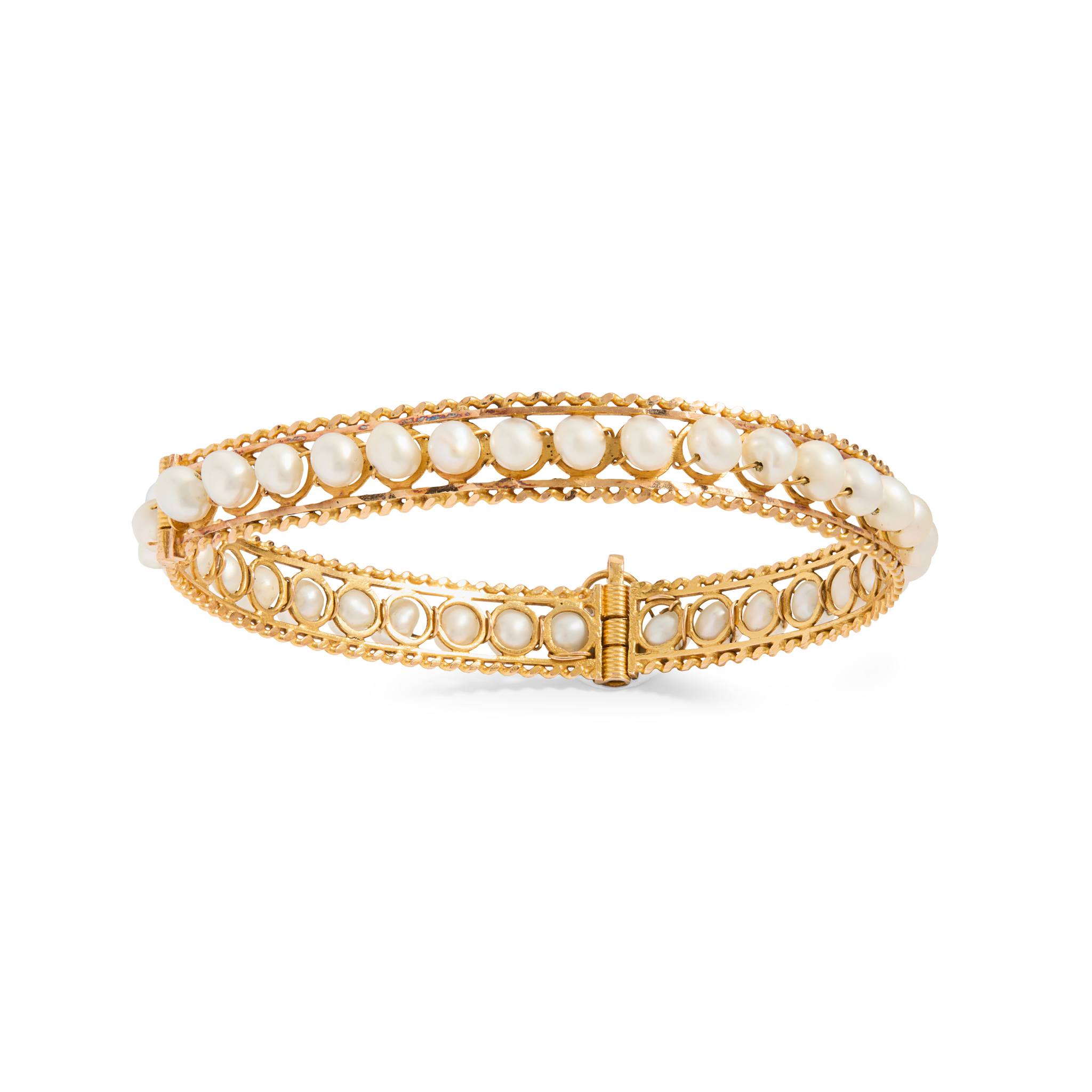 A cultured pearl bangle