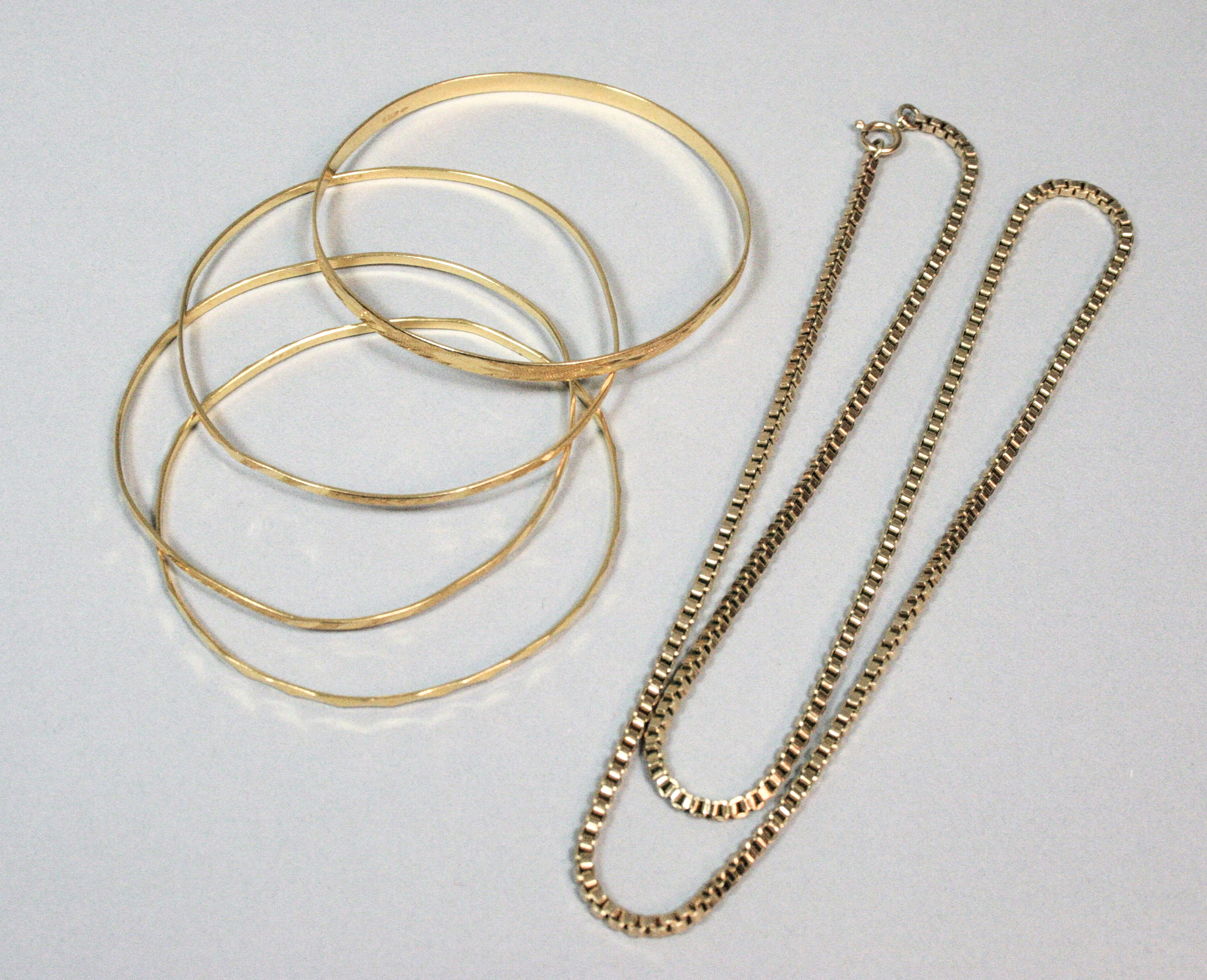 A collection of jewellery