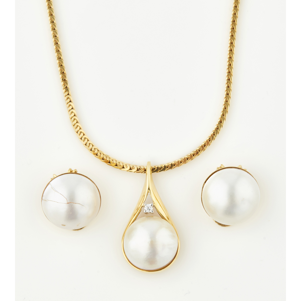 BUCHERER - A pearl and diamond set necklace and earrings