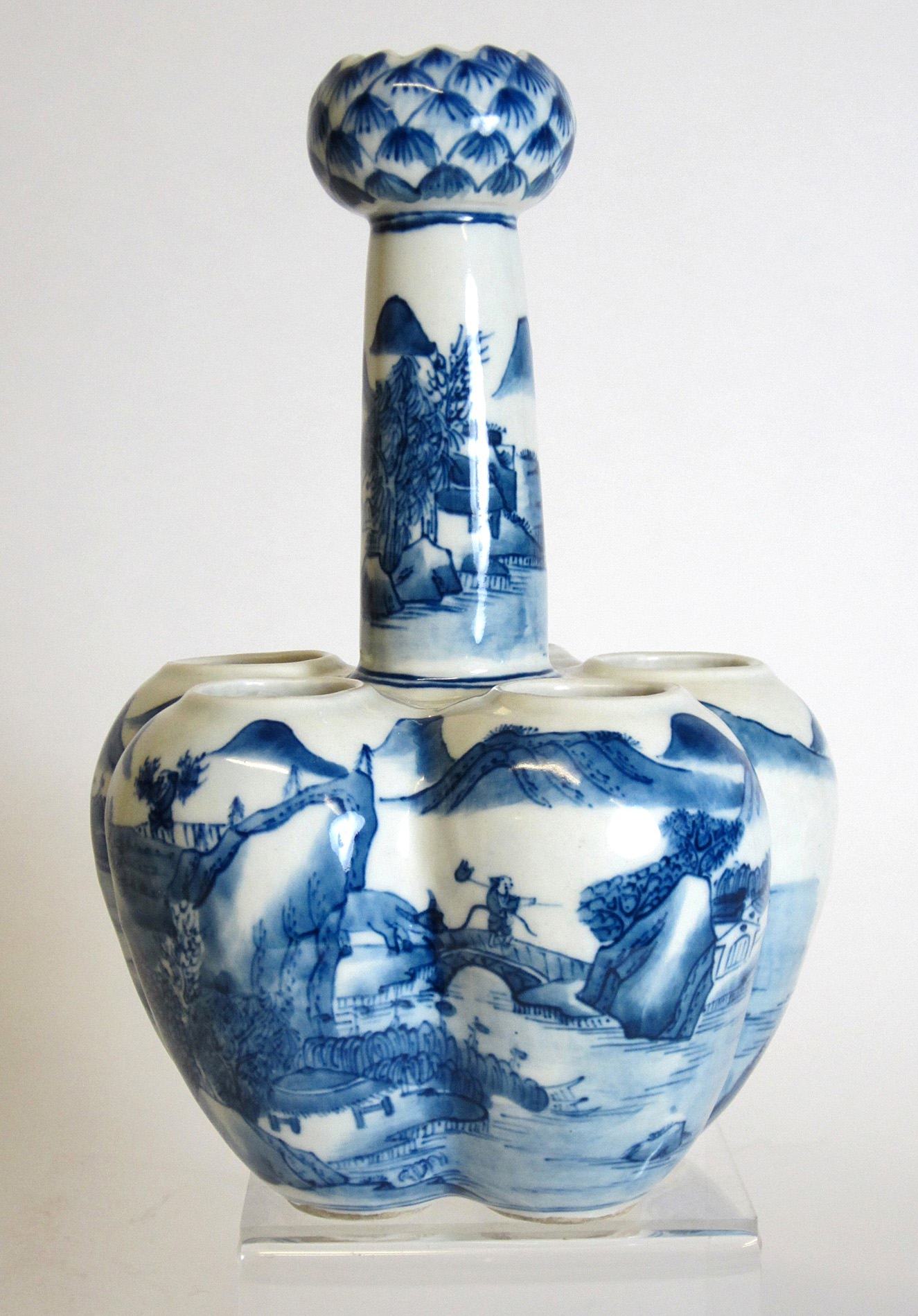 CHINESE BLUE AND WHITE TULIP VASE