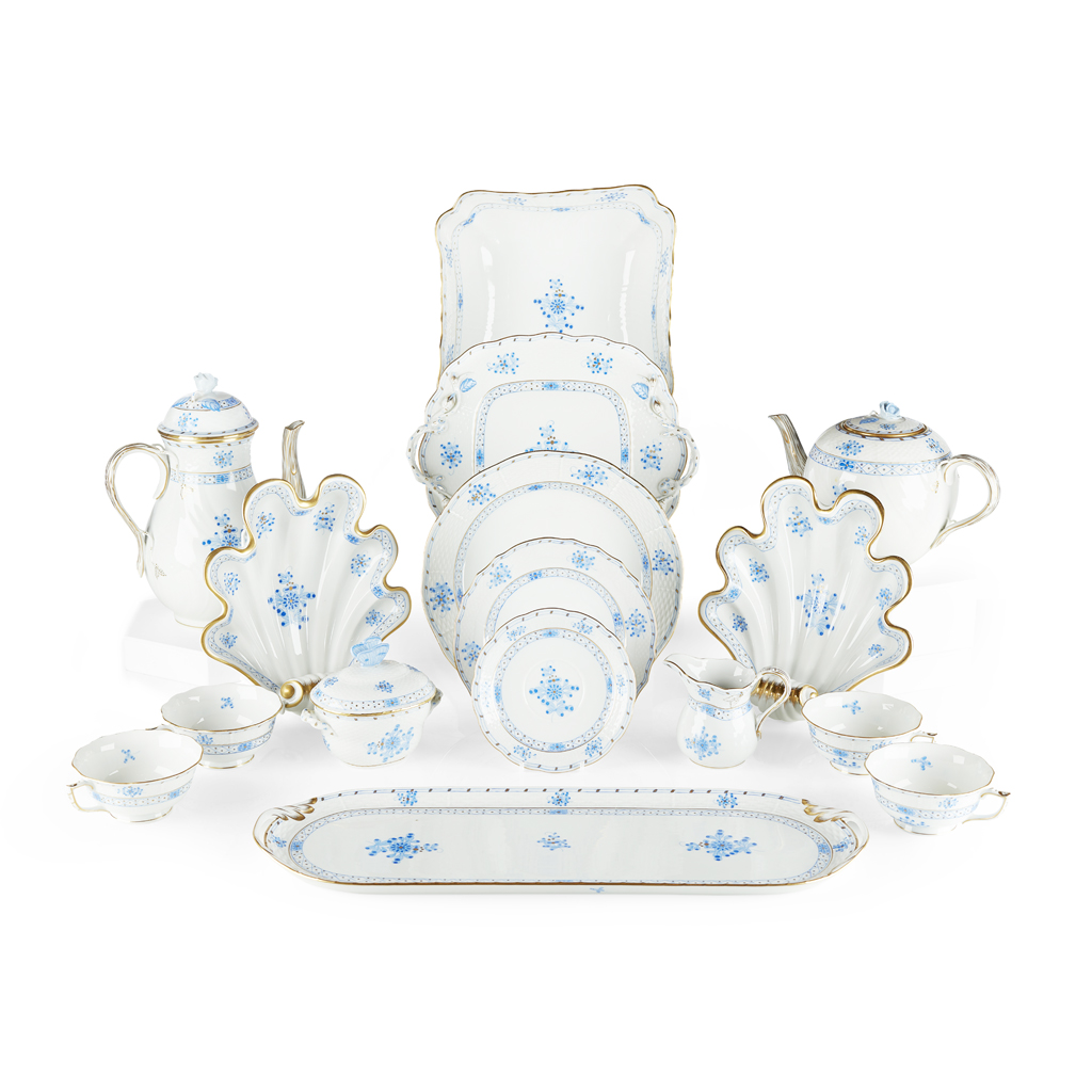HEREND 'BLUE GARDEN' PATTERN PORCELAIN PART TEA, COFFEE AND FRUIT SERVICE