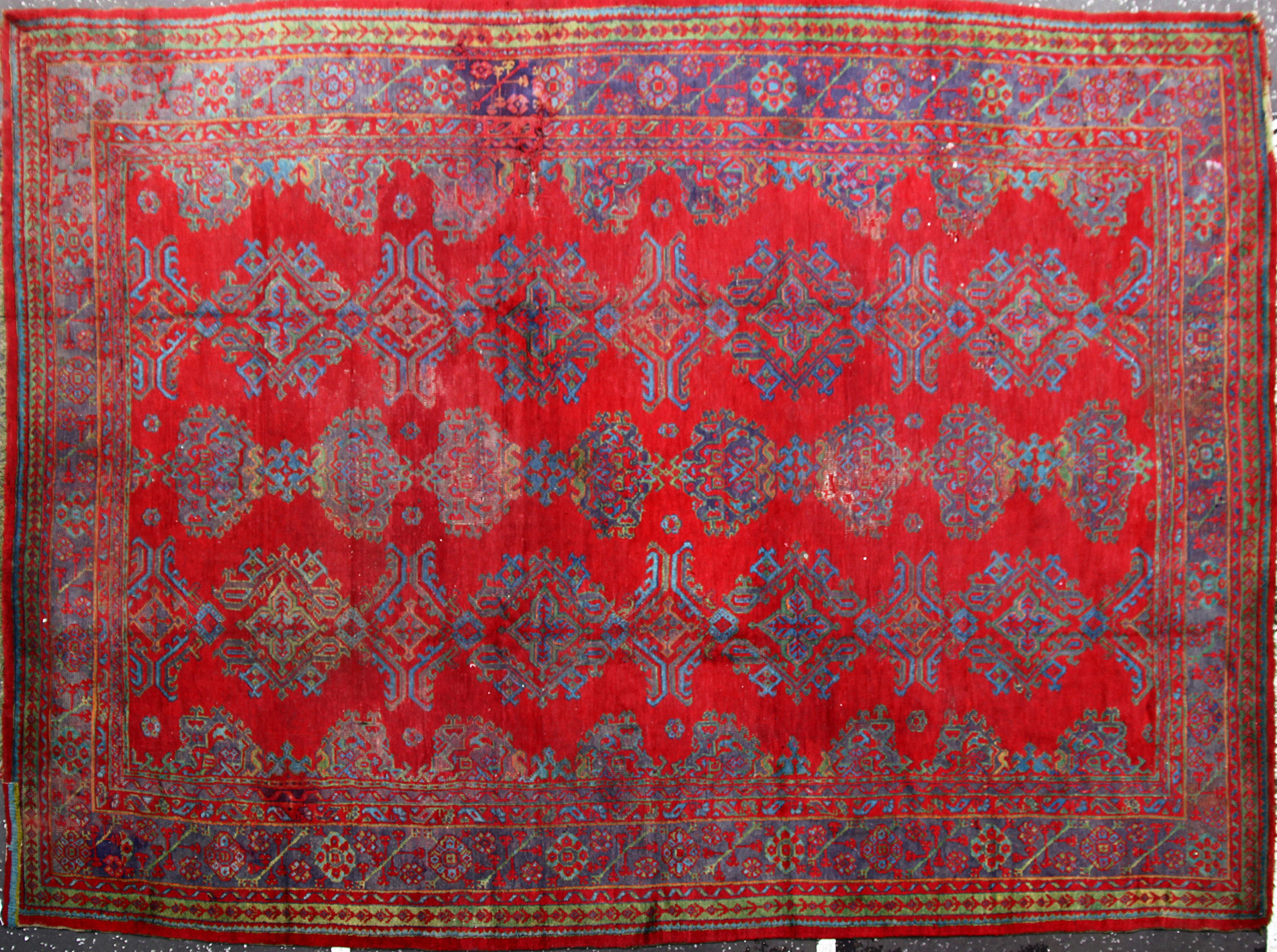 USHAK CARPET