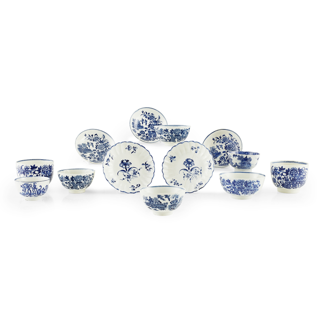 GROUP OF ENGLISH BLUE AND WHITE TEA BOWLS, BOWLS AND SAUCERS