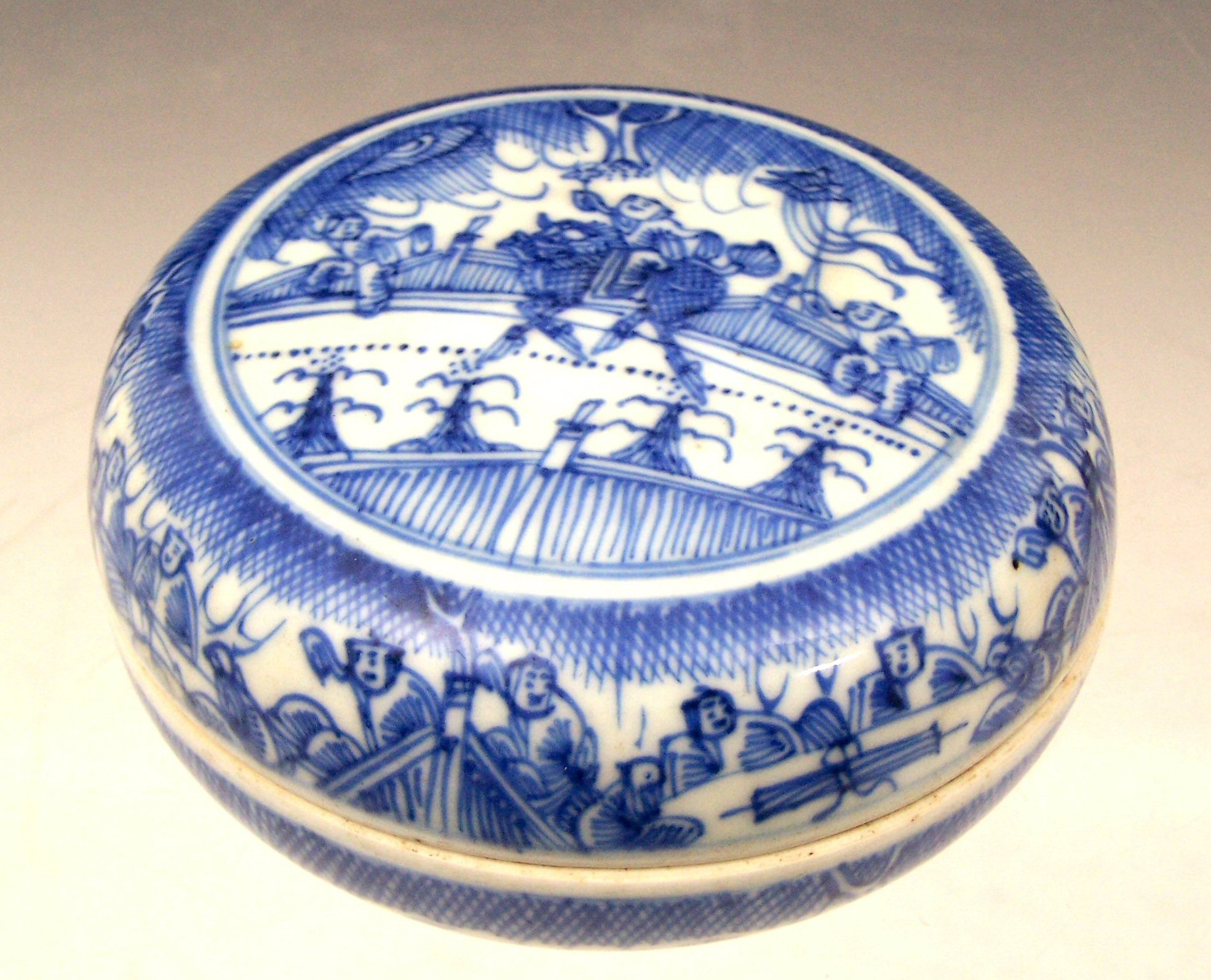 A Chinese blue painted circular box and cover, 18th century,