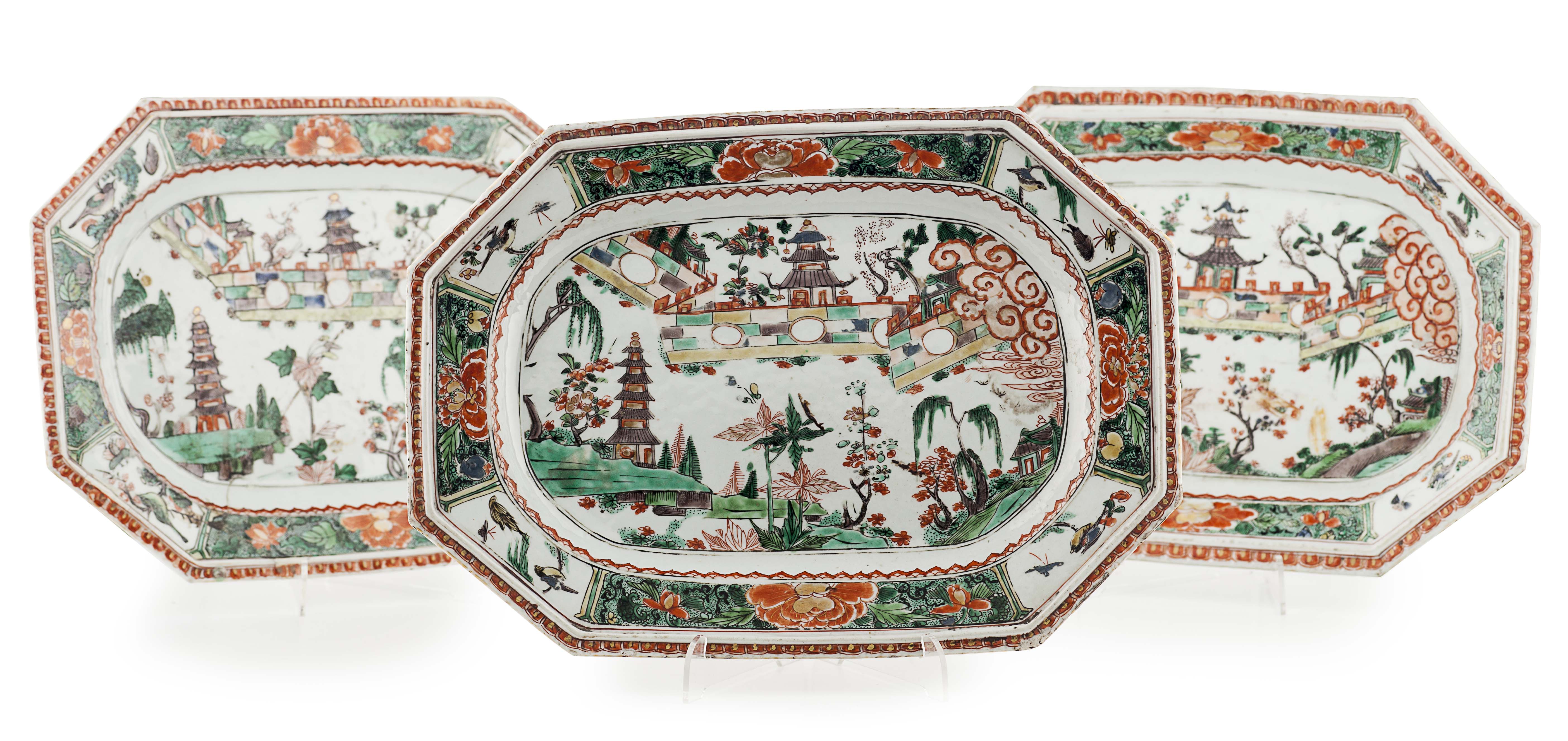SET OF THREE CHINESE EXPORT FAMILLE VERTE PORCELAIN ASHETS