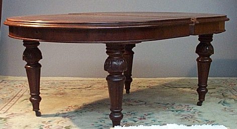 A Victorian mahogany dining table