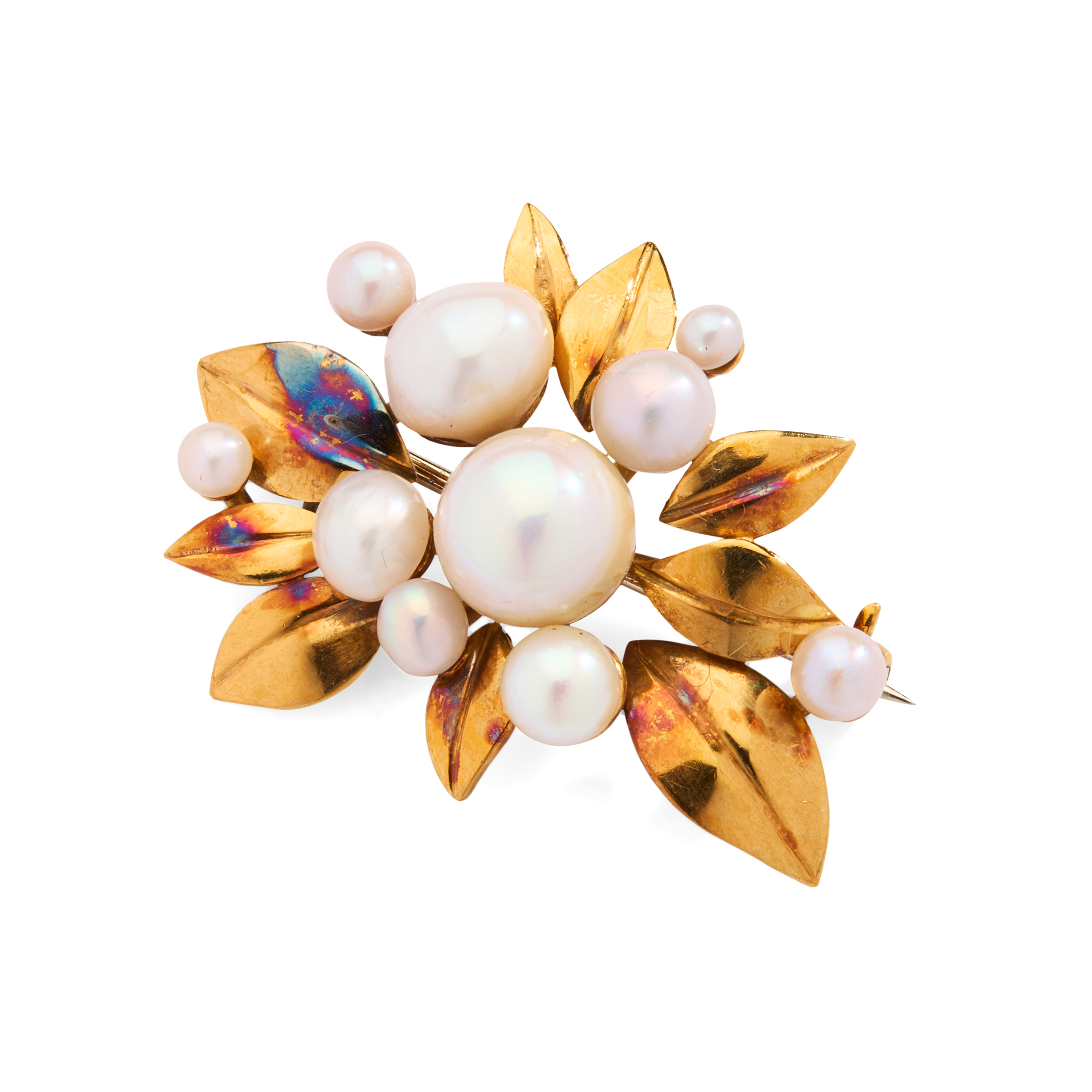 ROGER DOYLE FOR CAIRNCROSS OF PERTH: AN 18CT GOLD SCOTTISH FRESHWATER PEARL FOLIATE BROOCH