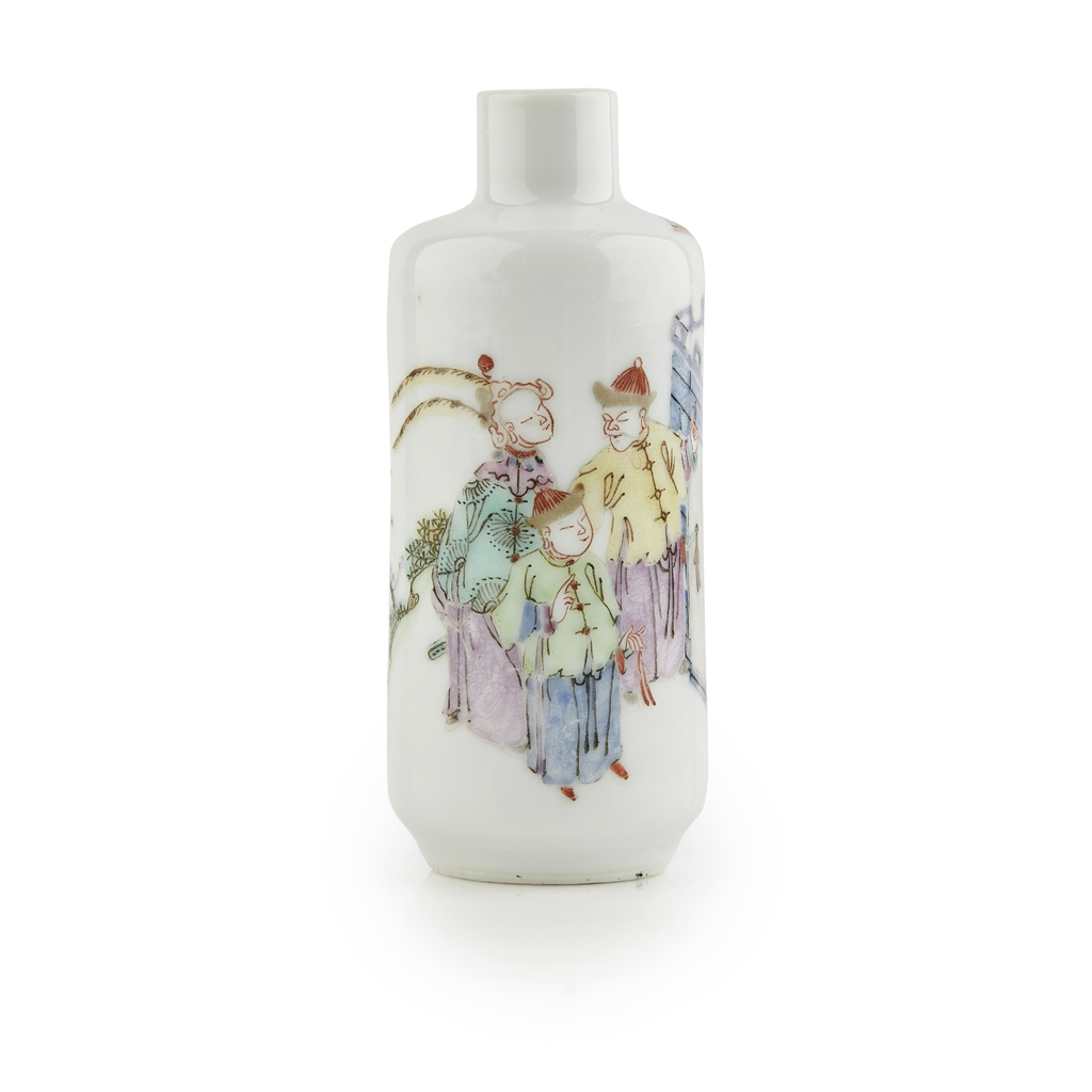 FAMILLE ROSE SNUFF BOTTLE