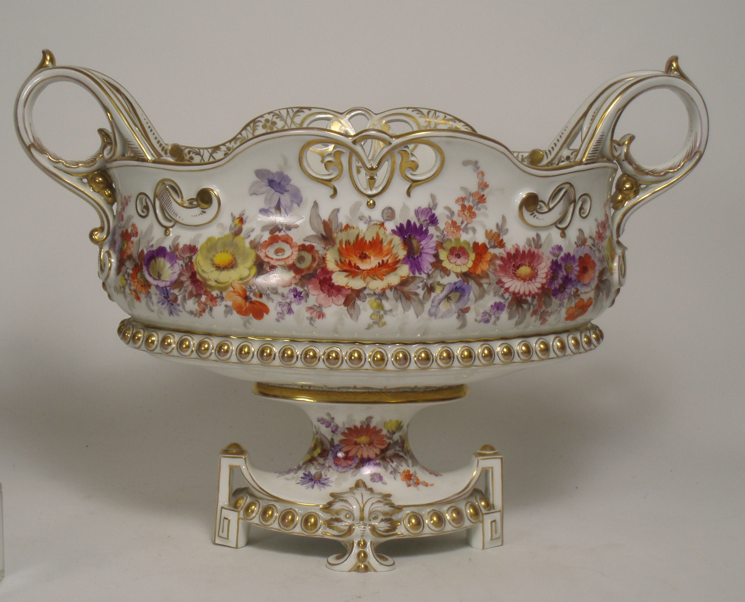A 19th century porcelain footed dish