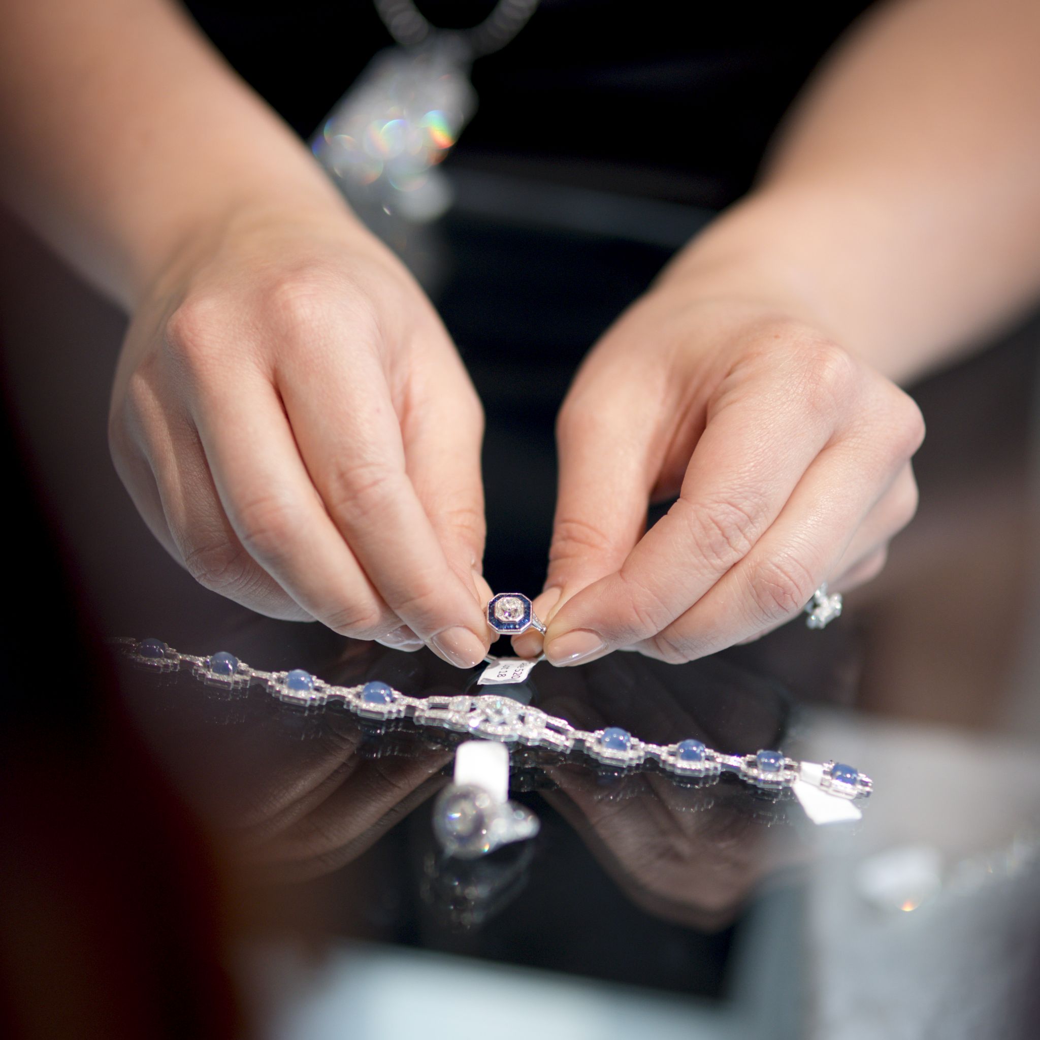 SPARKLING DIAMOND MASTERCLASS FOR TWELVE WITH A GEMMOLOGIST