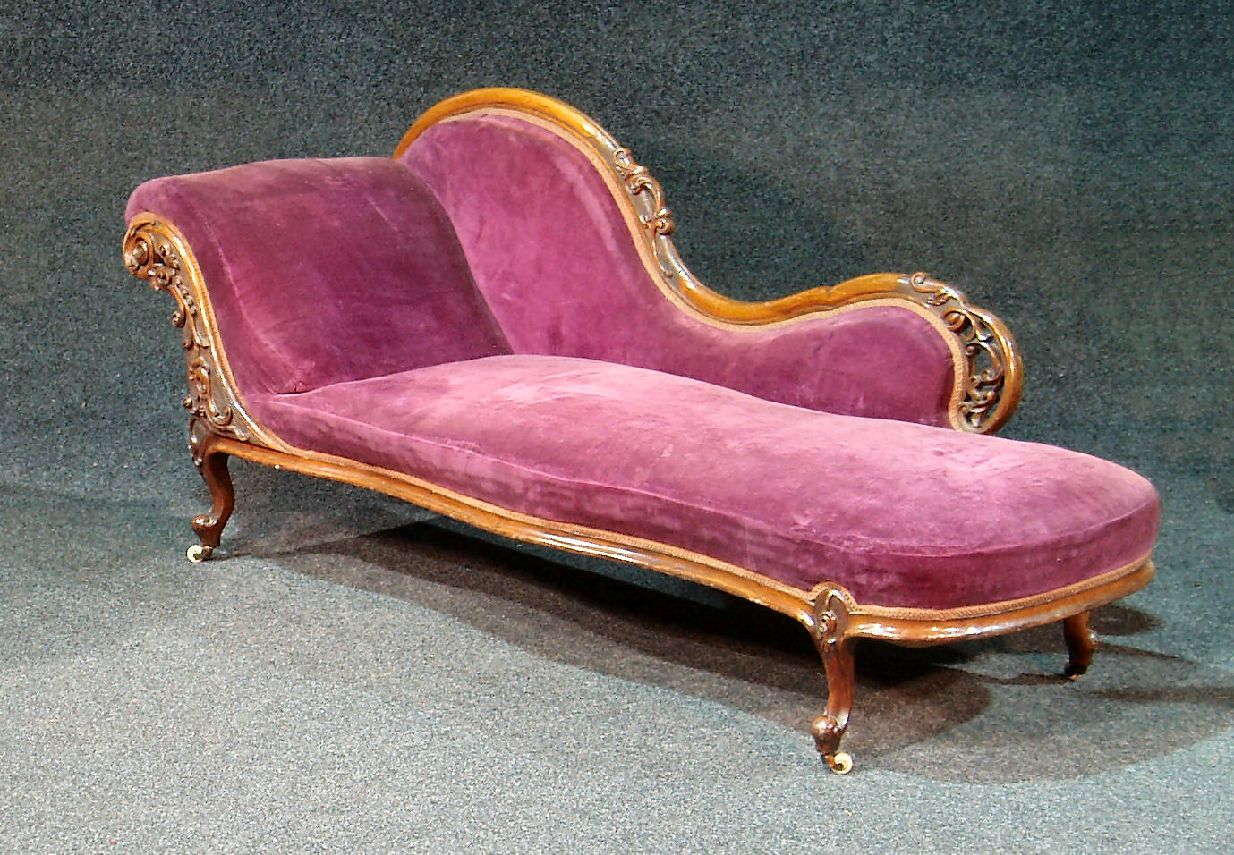 A Victorian walnut chaise longue,