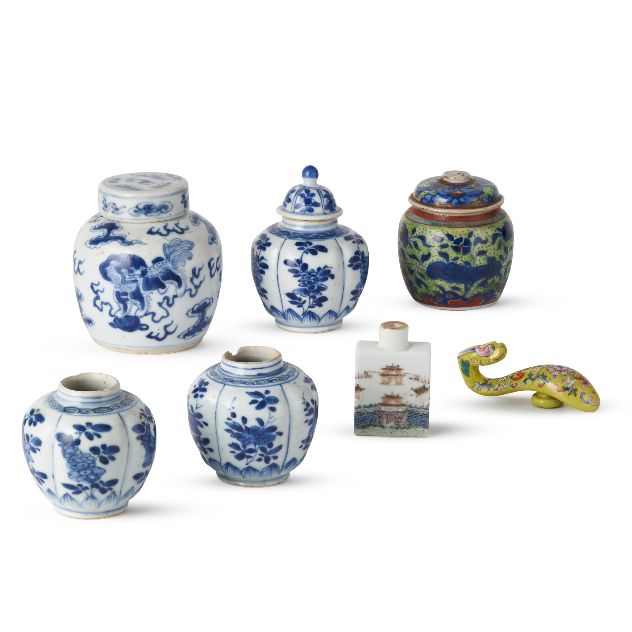 GROUP OF SEVEN PORCELAIN WARES