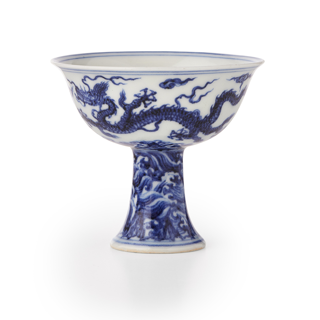 HIGHLY IMPORTANT BLUE AND WHITE 'DRAGON' STEM CUP