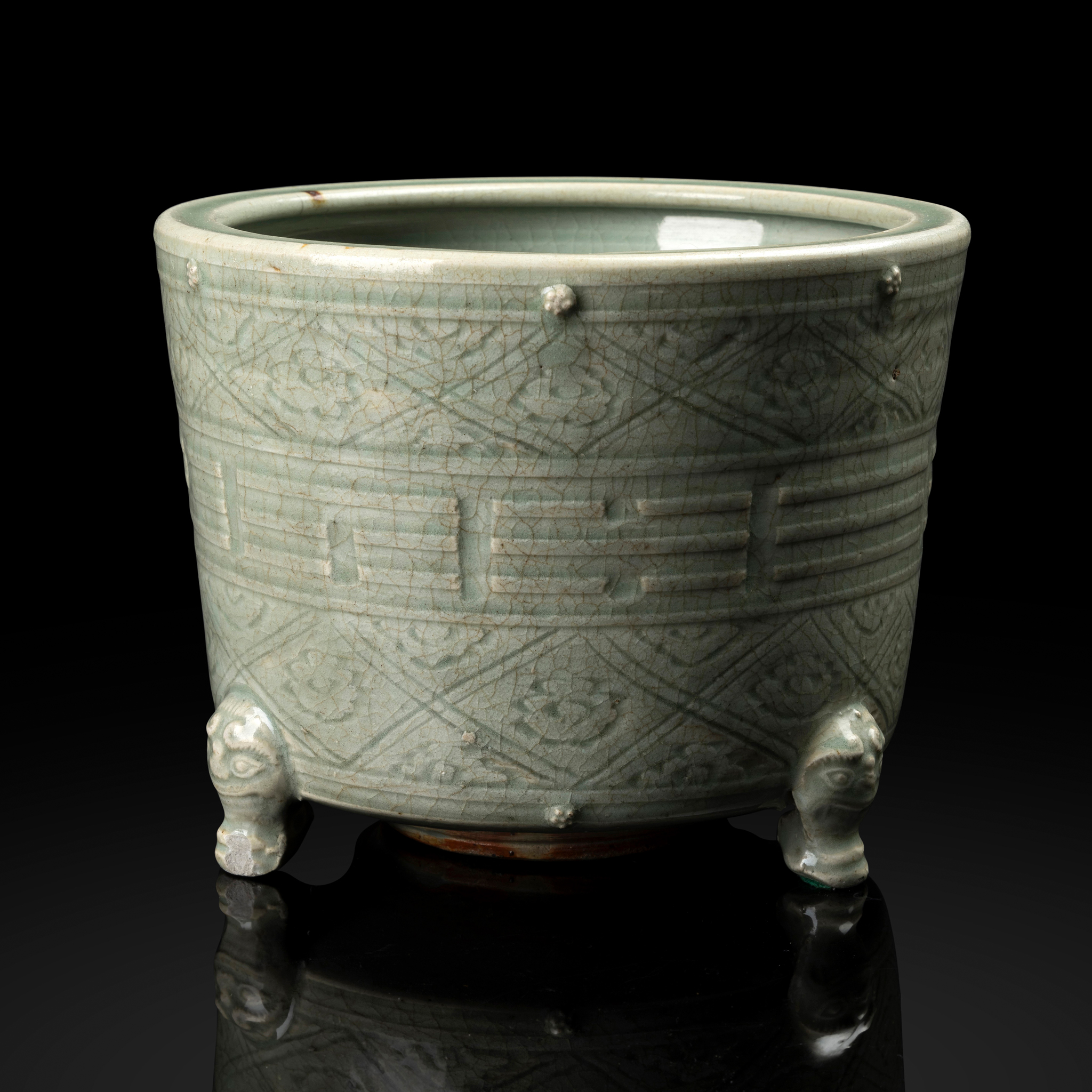 CHINESE LONGQUAN CELADON-GLAZED 'EIGHT TRIGRAMS' TRIPOD CENSER