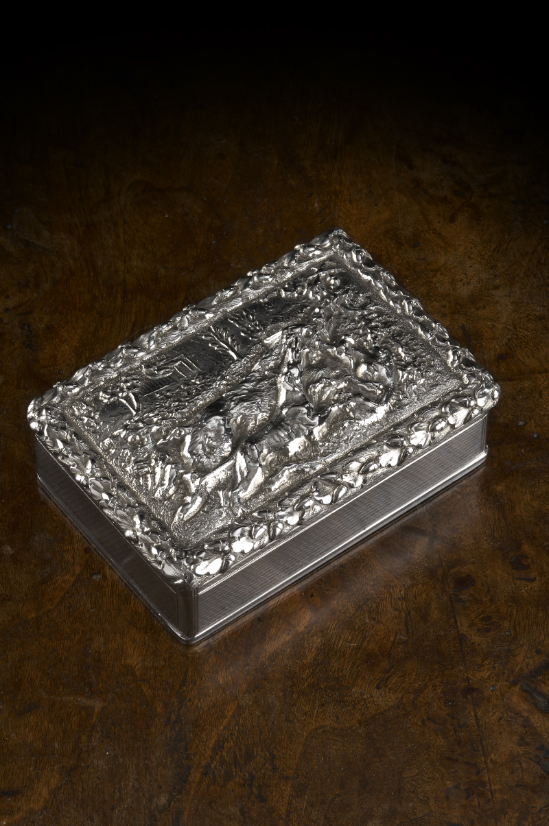 A Victorian silver table snuff box