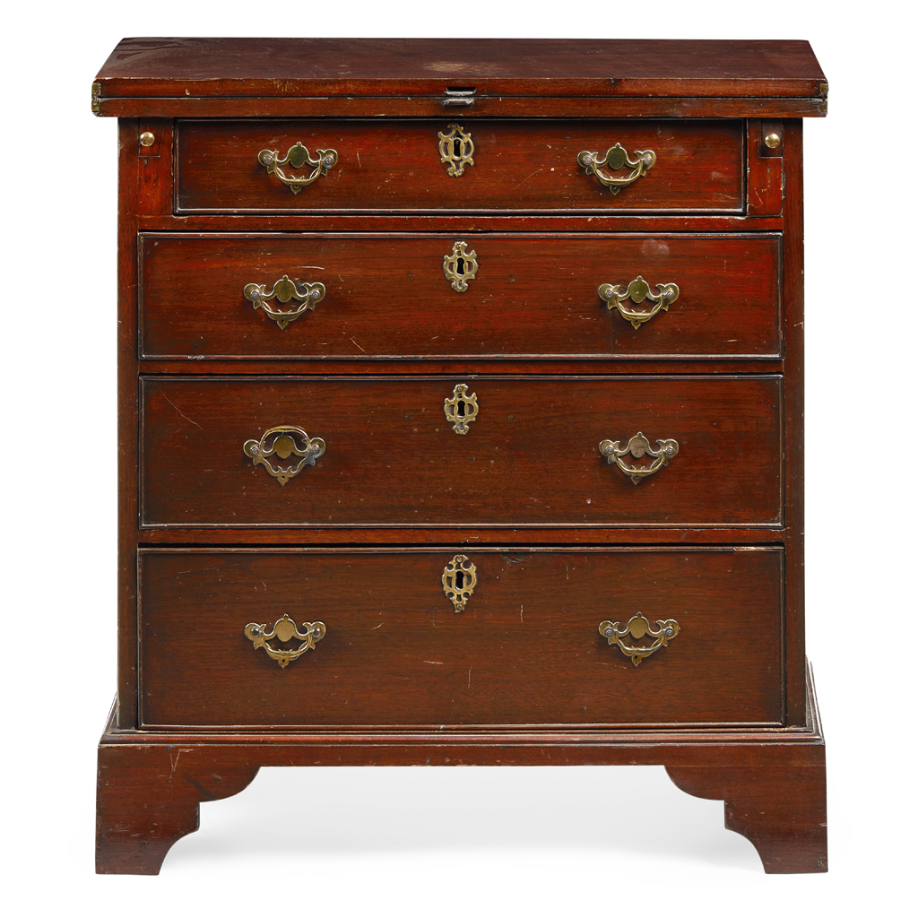 GEORGE II MAHOGANY BACHELOR'S CHEST OF DRAWERS