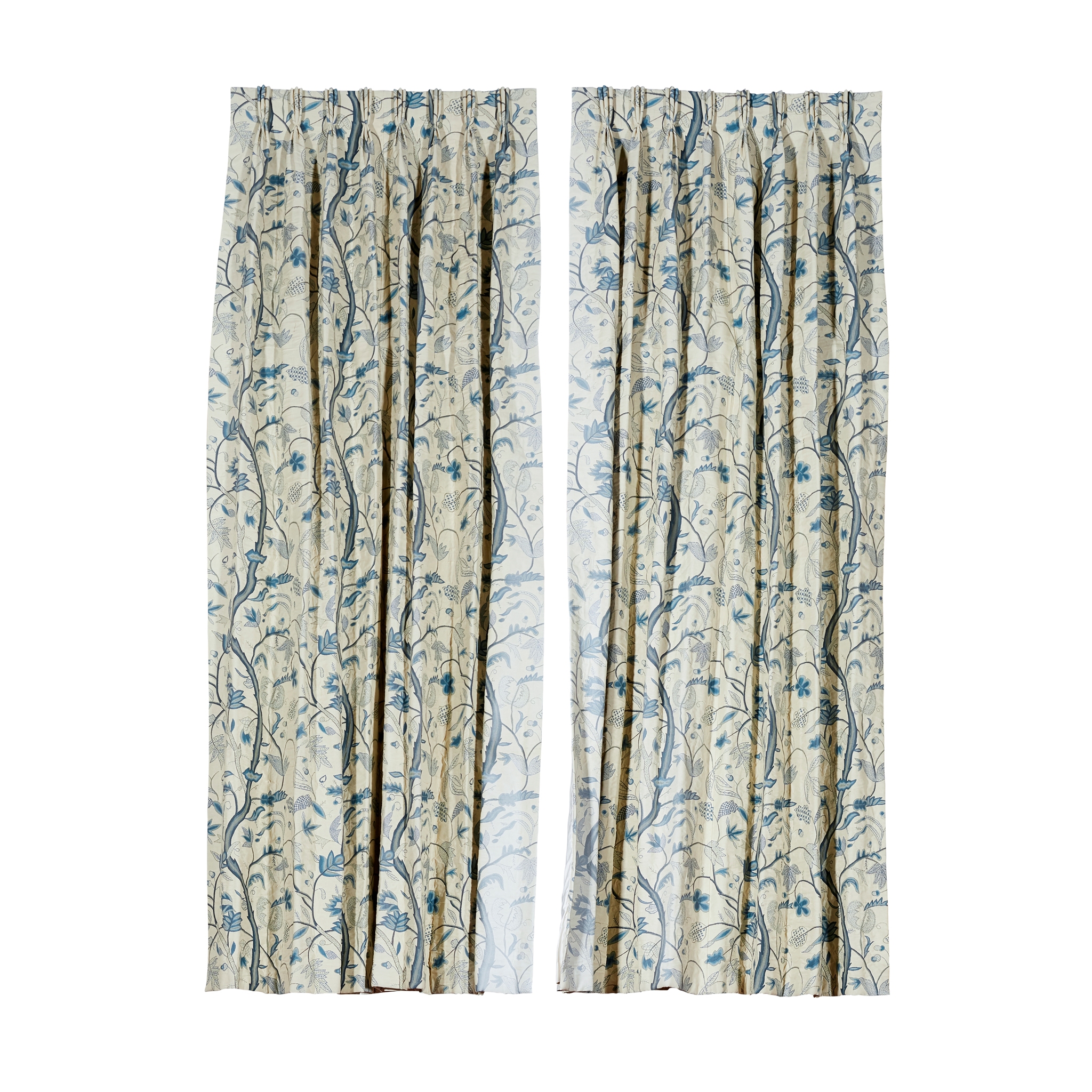 PAIR OF LINED AND INTERLINED CURTAINS