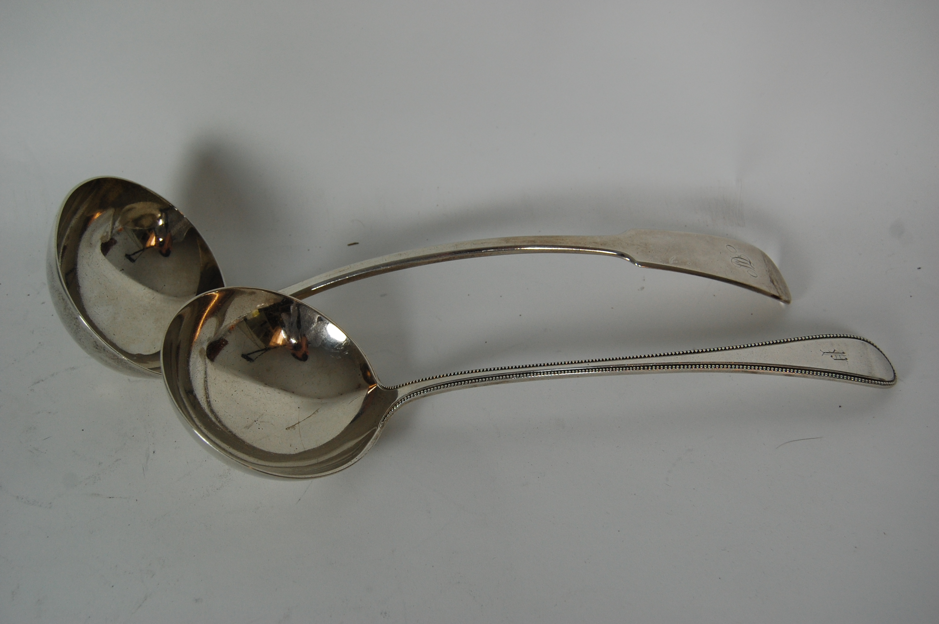 A fiddle pattern ladle