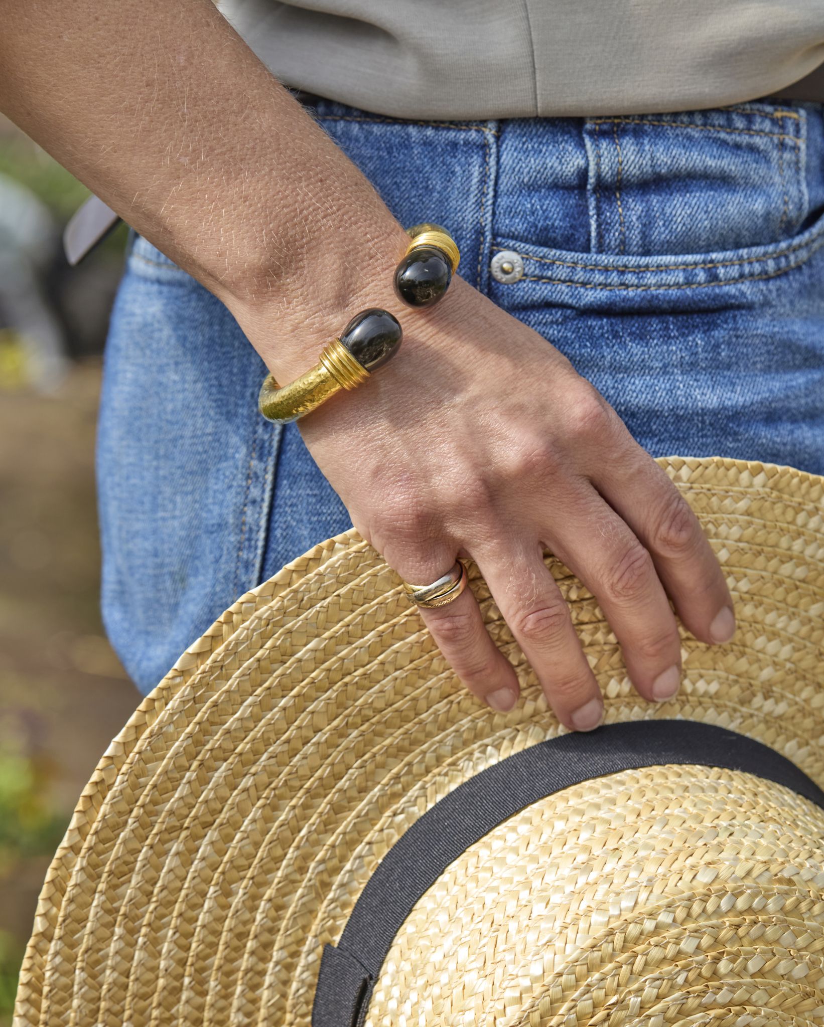Lalaounis: An onyx bangle